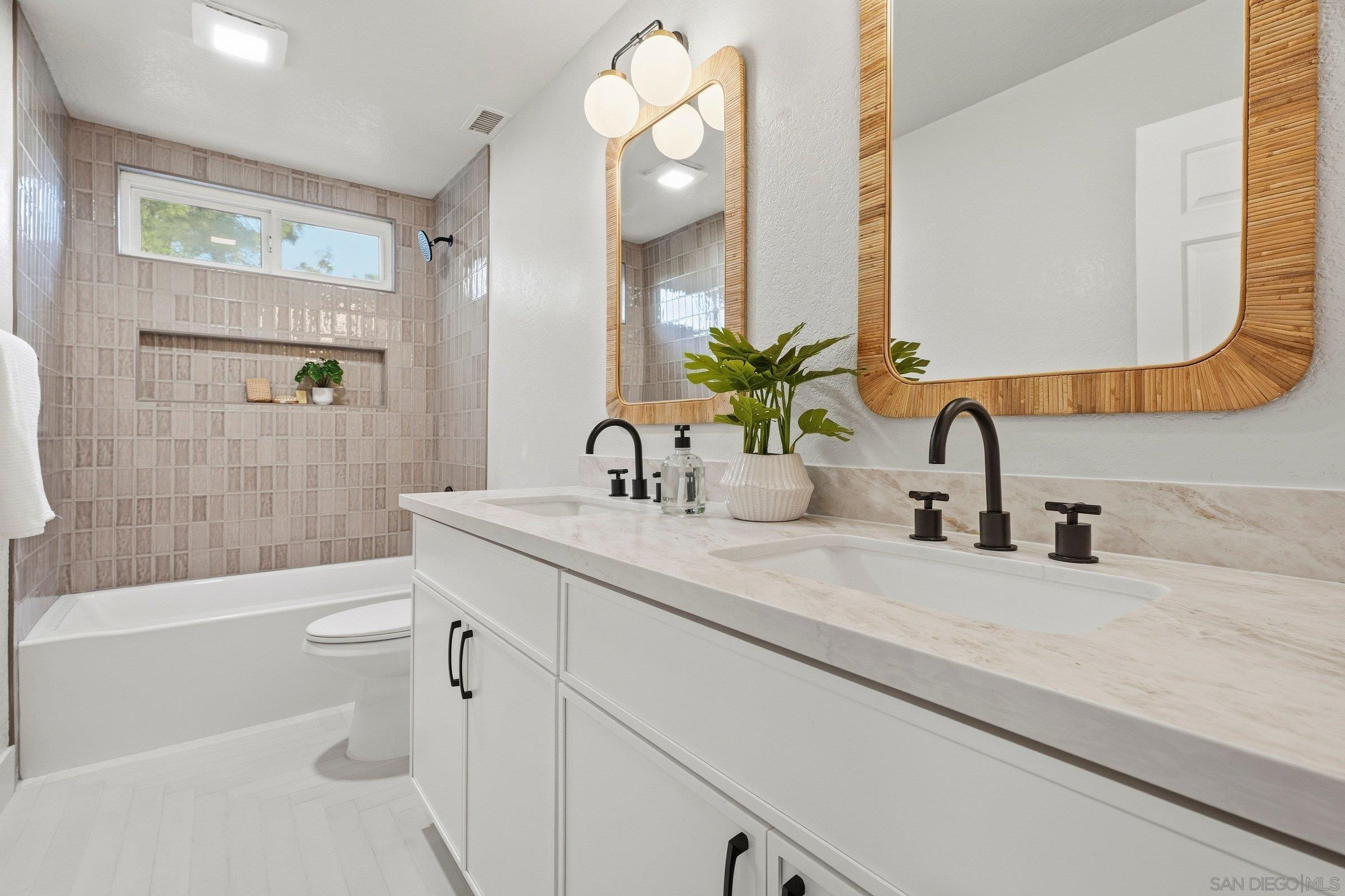 Detail Gallery Image 31 of 59 For 10747  Birch Bluff Ave, San Diego,  CA 92131 - 5 Beds | 4 Baths