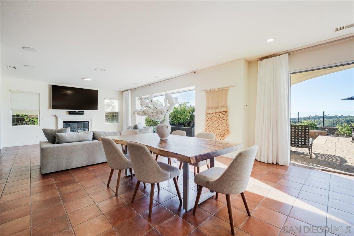 Detail Gallery Image 21 of 75 For 7135  Sitio Caliente, Carlsbad,  CA 92009 - 6 Beds | 4/1 Baths