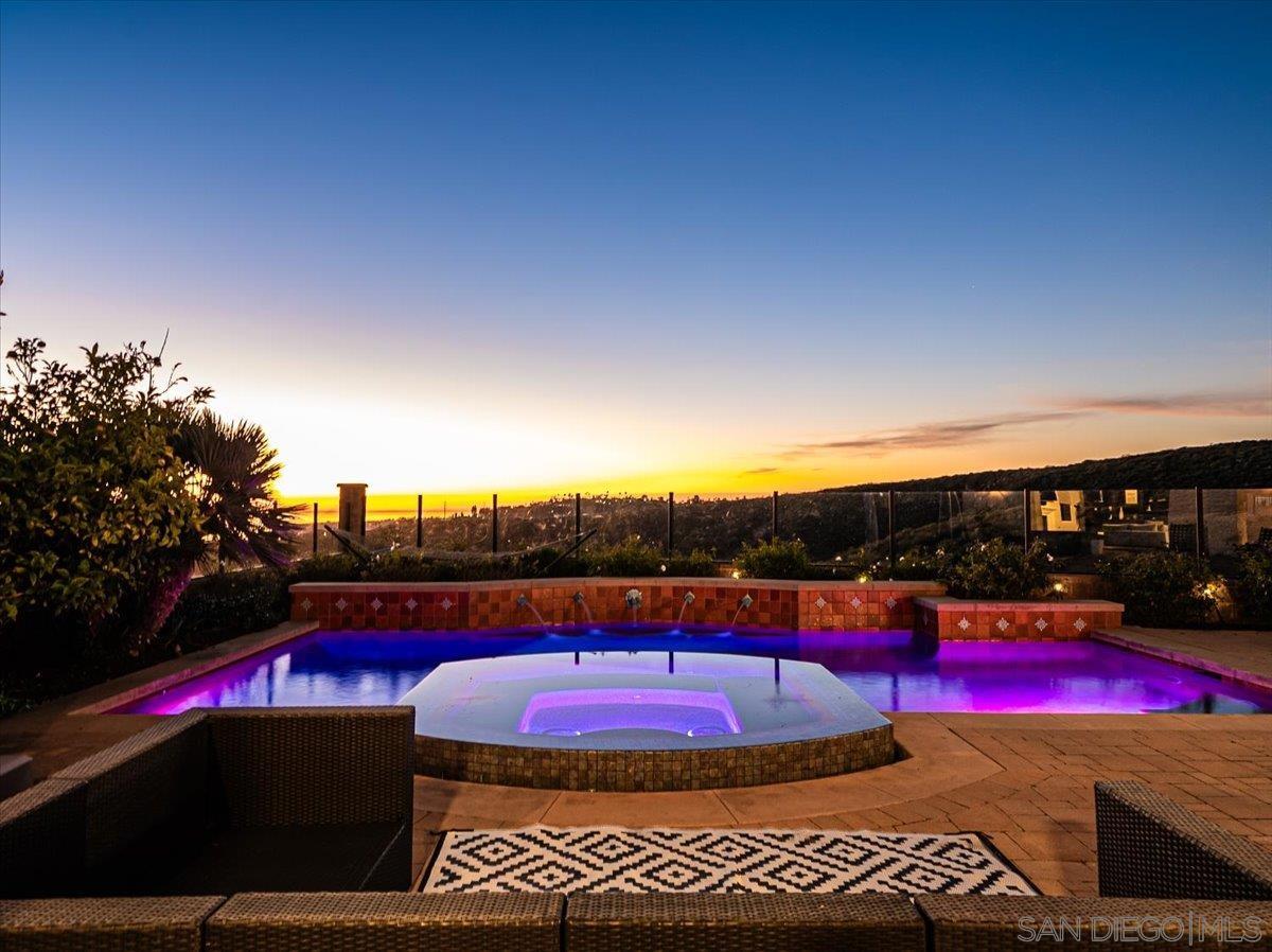 Detail Gallery Image 5 of 75 For 7135  Sitio Caliente, Carlsbad,  CA 92009 - 6 Beds | 4/1 Baths