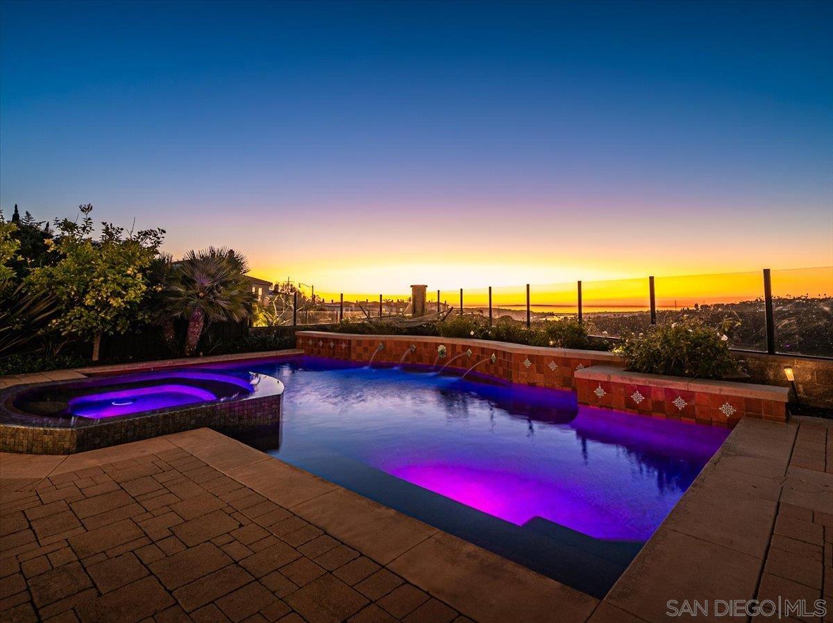 Detail Gallery Image 6 of 75 For 7135  Sitio Caliente, Carlsbad,  CA 92009 - 6 Beds | 4/1 Baths