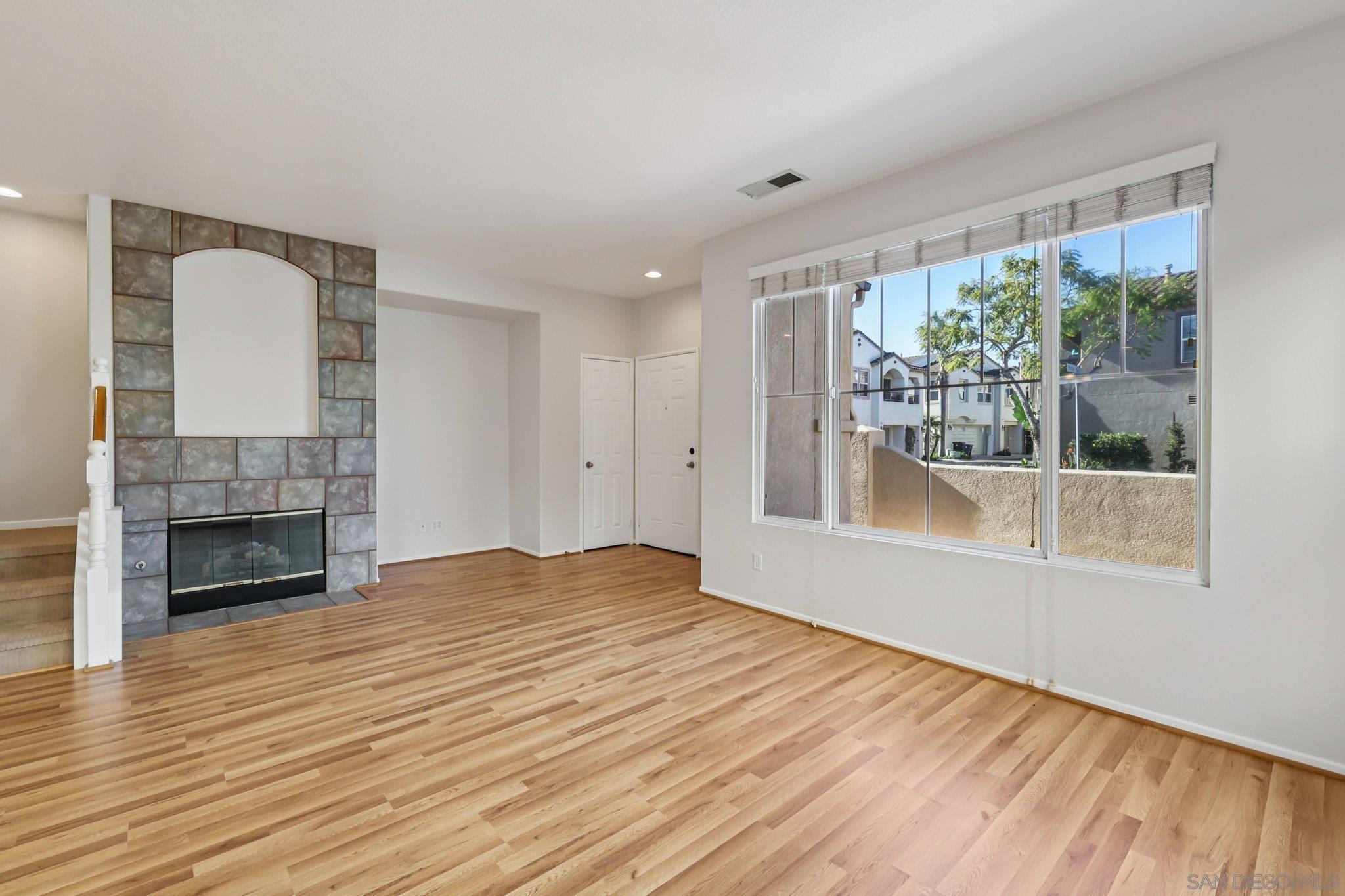 Detail Gallery Image 13 of 45 For 1279  Gorge Run Way  #3,  Chula Vista,  CA 91913 - 3 Beds | 2/1 Baths