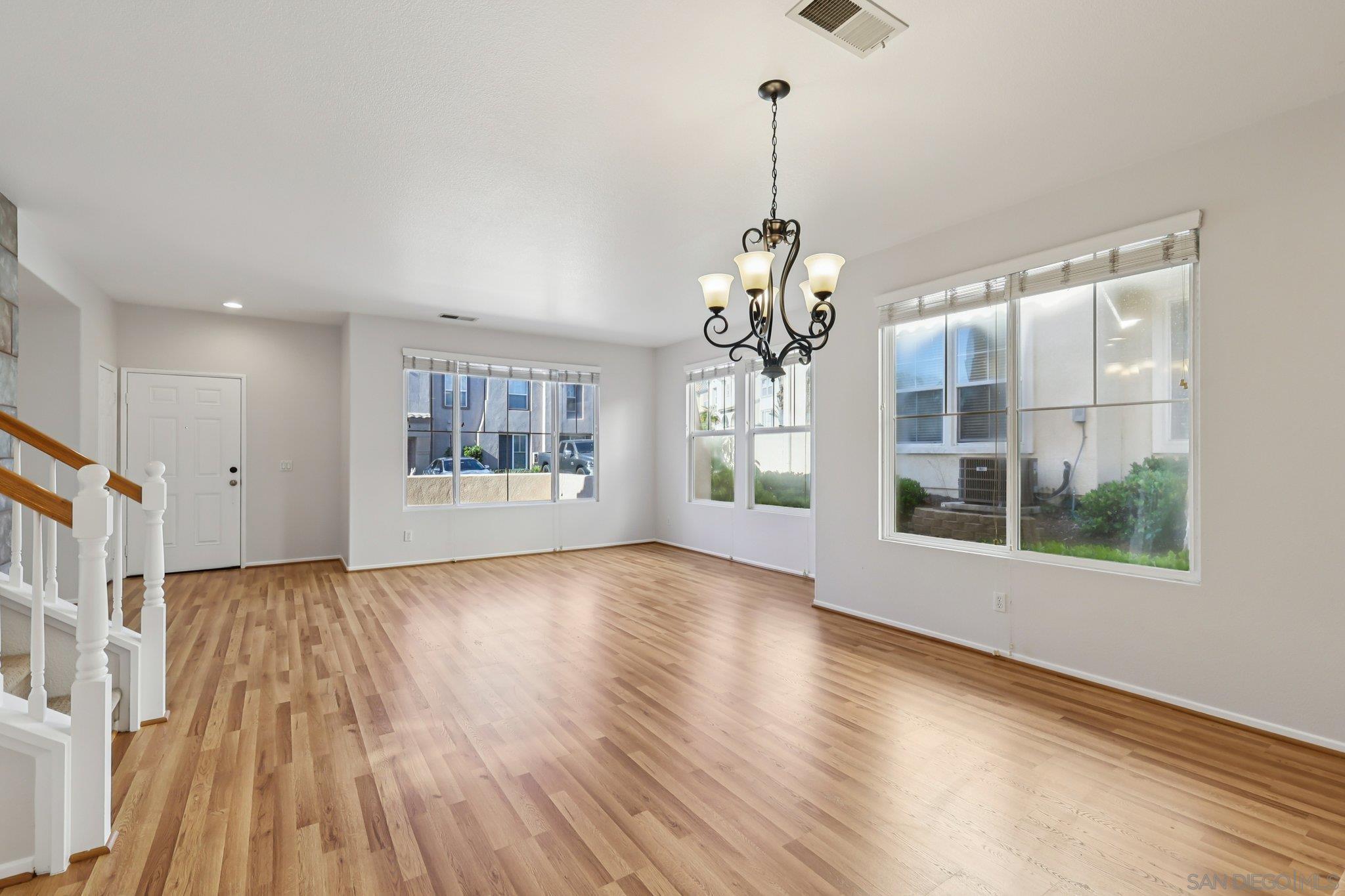 Detail Gallery Image 16 of 45 For 1279  Gorge Run Way  #3,  Chula Vista,  CA 91913 - 3 Beds | 2/1 Baths