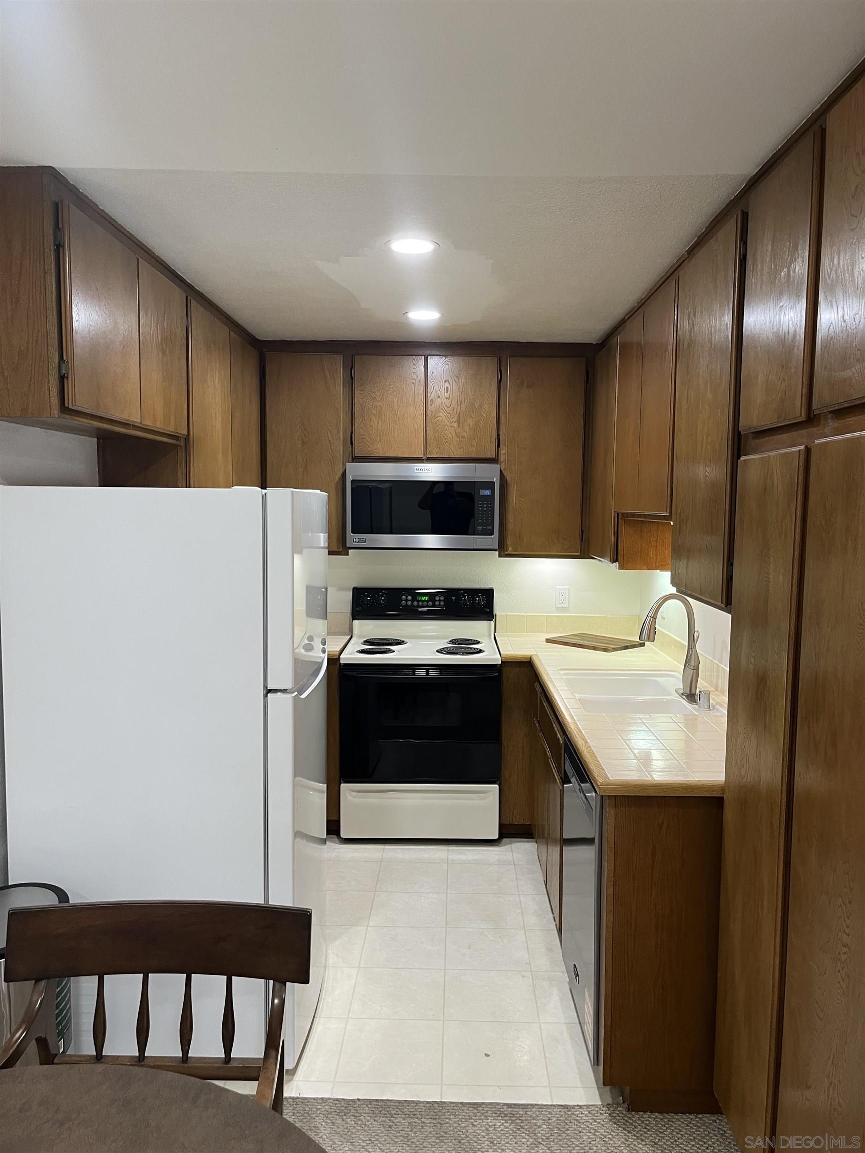 Detail Gallery Image 8 of 18 For 6350  Genesee Ave  #204,  San Diego,  CA 92122 - 1 Beds | 1 Baths