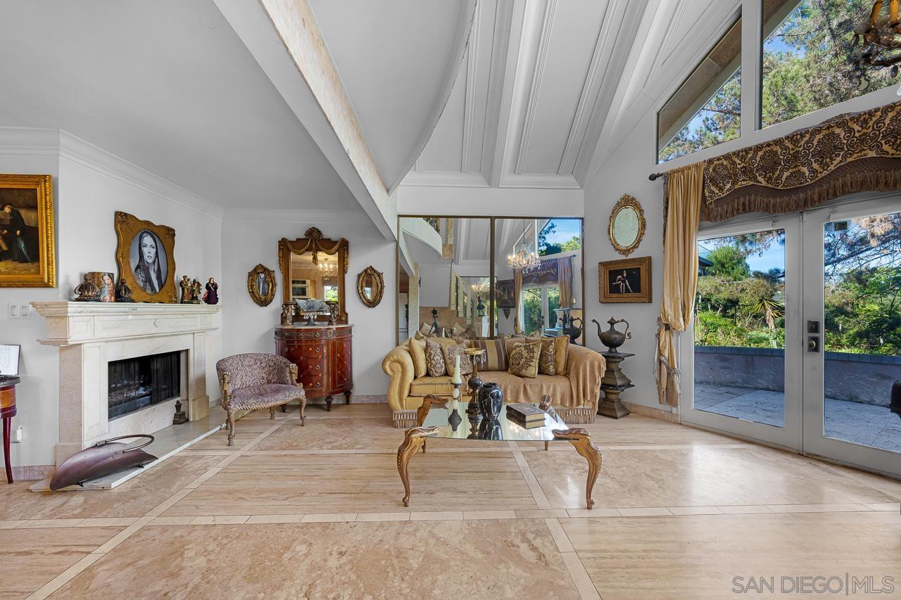 Detail Gallery Image 13 of 41 For 5628  Desert View Drive, La Jolla,  CA 92037 - 3 Beds | 2/1 Baths