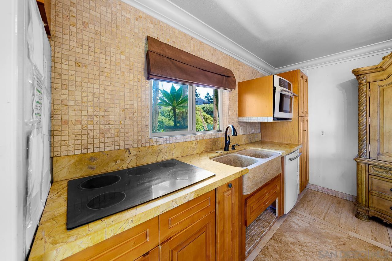 Detail Gallery Image 18 of 41 For 5628  Desert View Drive, La Jolla,  CA 92037 - 3 Beds | 2/1 Baths