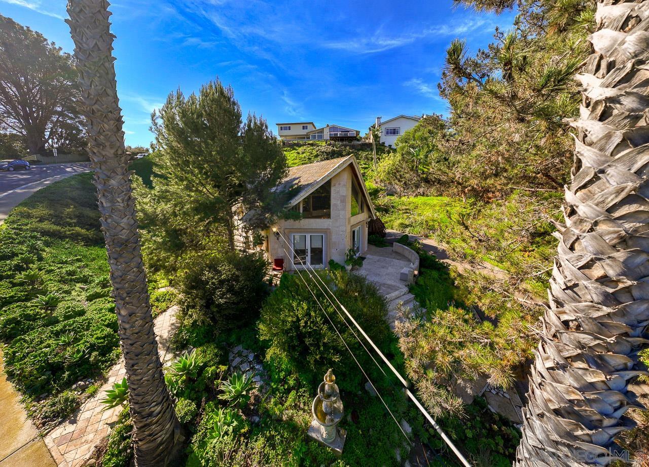 Detail Gallery Image 6 of 41 For 5628  Desert View Drive, La Jolla,  CA 92037 - 3 Beds | 2/1 Baths