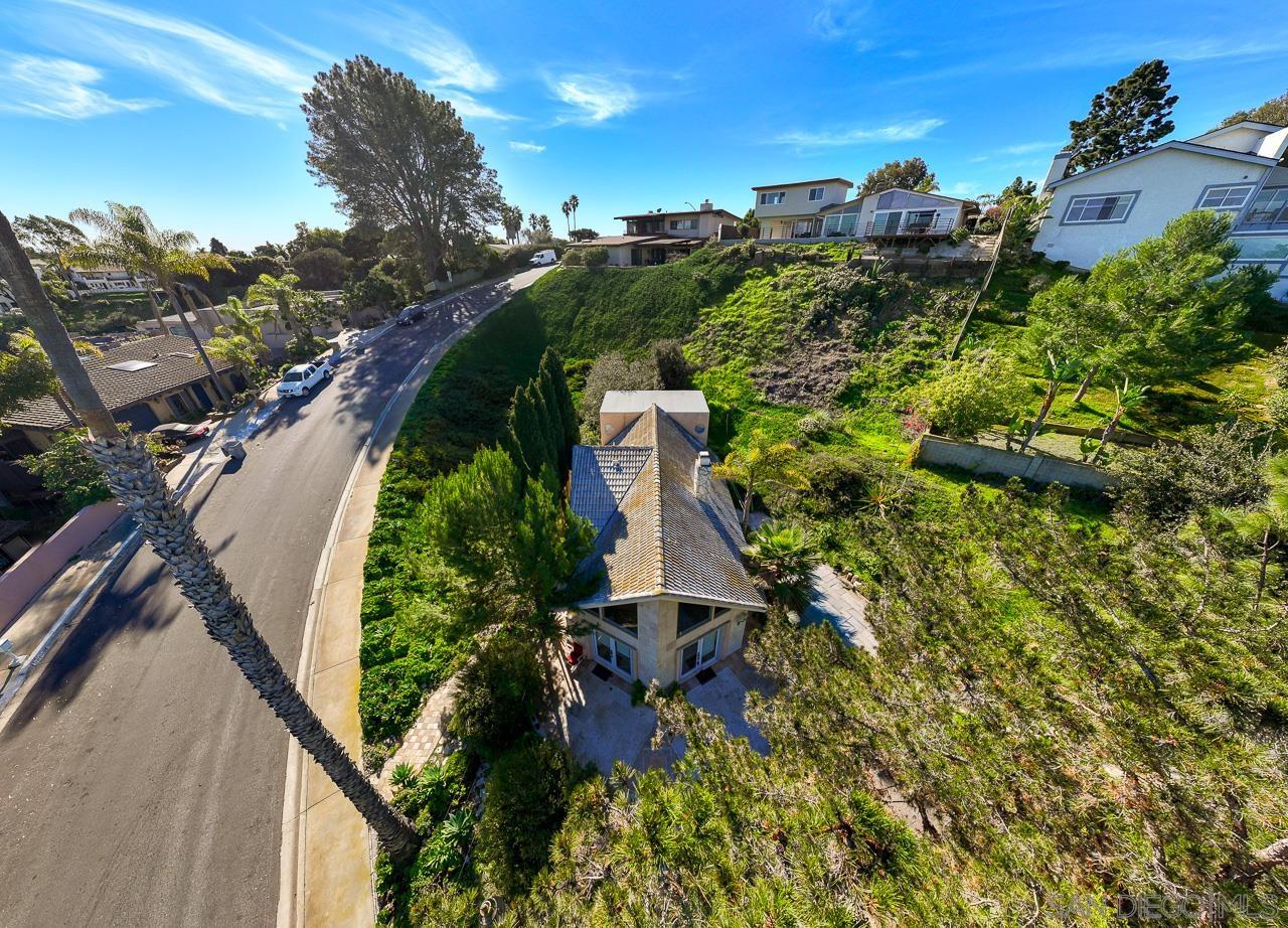 Detail Gallery Image 8 of 41 For 5628  Desert View Drive, La Jolla,  CA 92037 - 3 Beds | 2/1 Baths