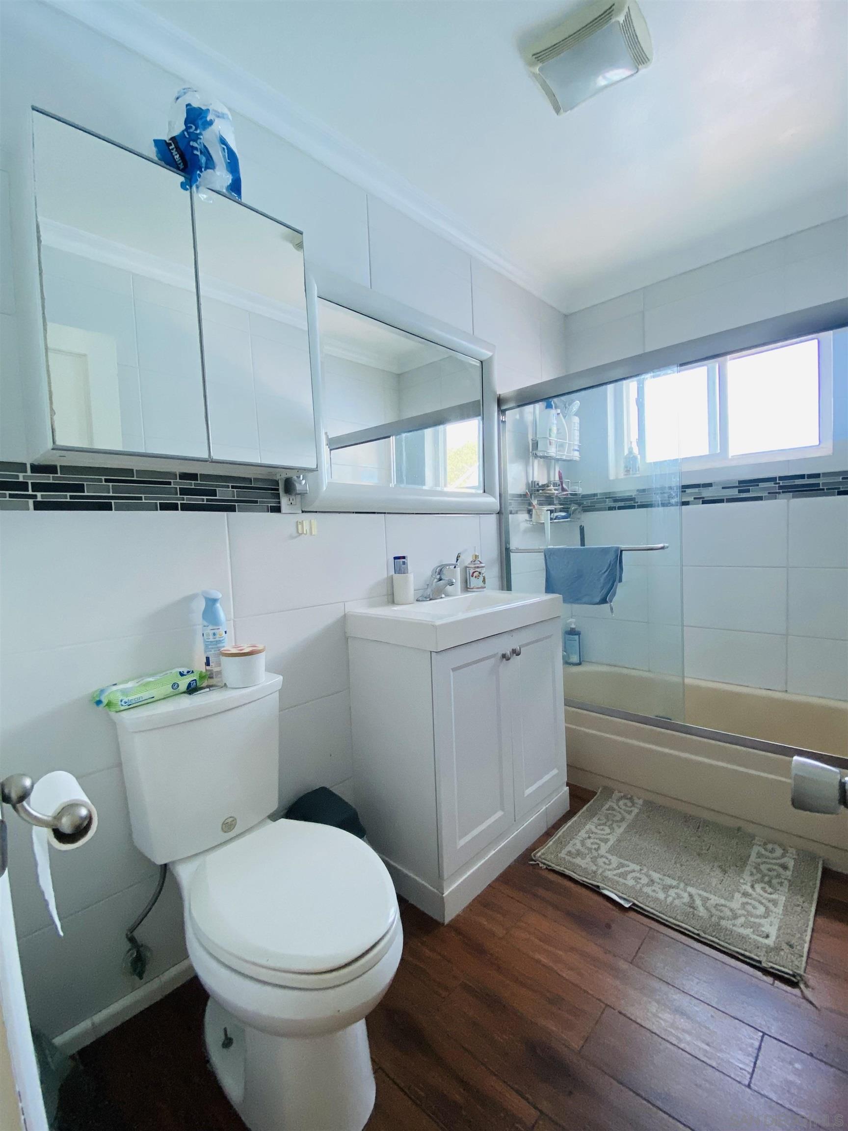 Detail Gallery Image 10 of 18 For 2215  Susan Place, San Diego,  CA 92105 - 2 Beds | 2 Baths