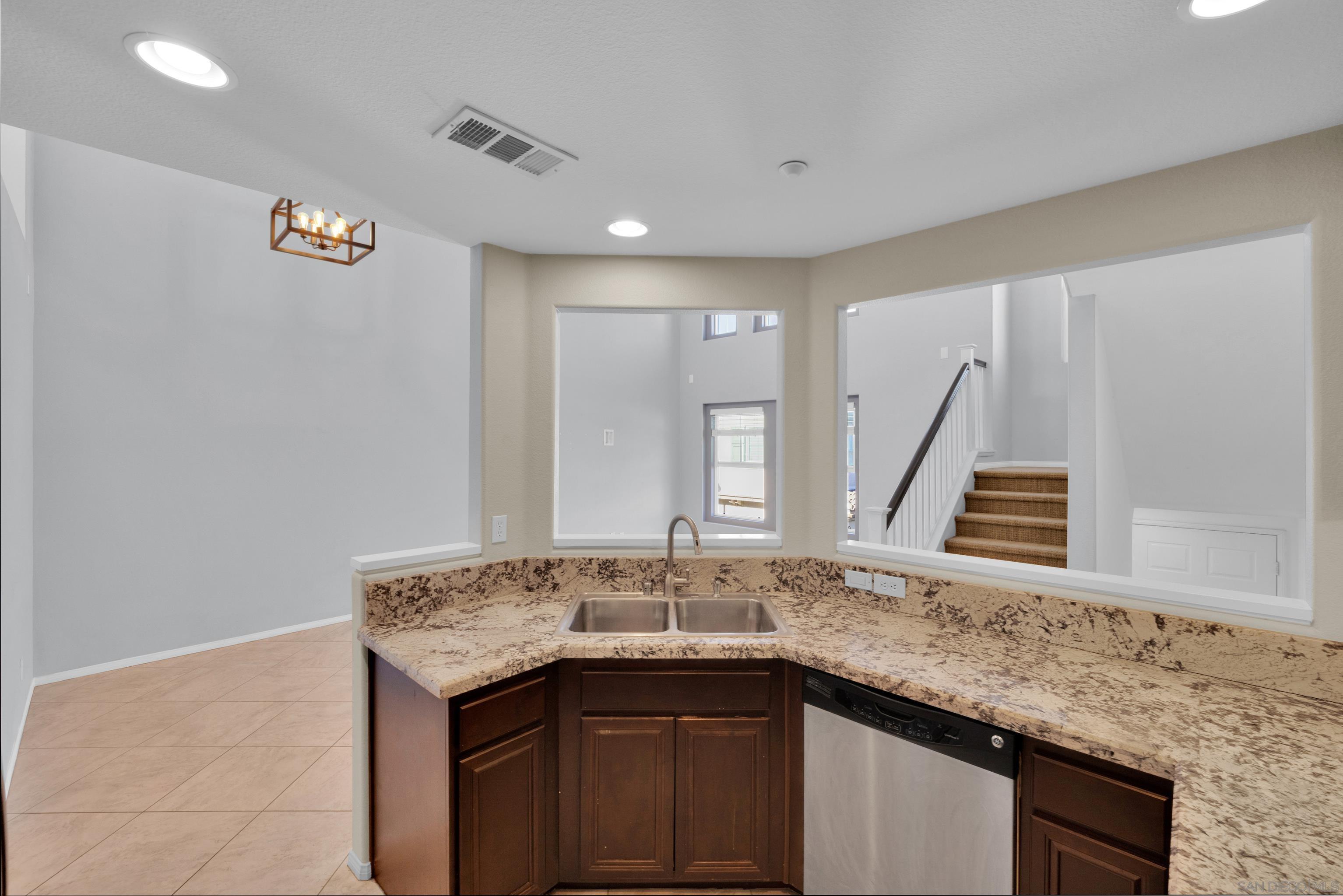 Detail Gallery Image 22 of 61 For 10413  Shelborne St  #45,  San Diego,  CA 92127 - 3 Beds | 2/1 Baths