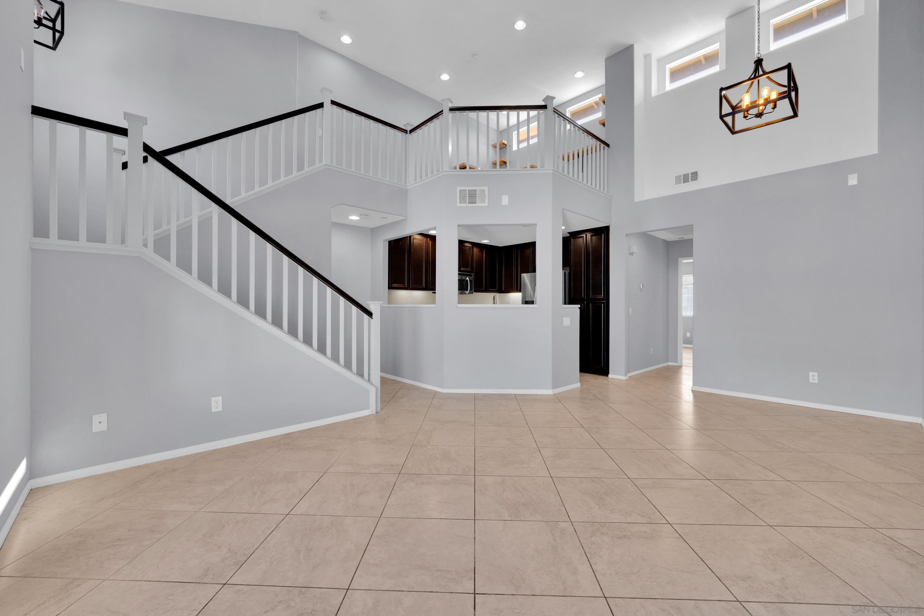 Detail Gallery Image 4 of 61 For 10413  Shelborne St  #45,  San Diego,  CA 92127 - 3 Beds | 2/1 Baths