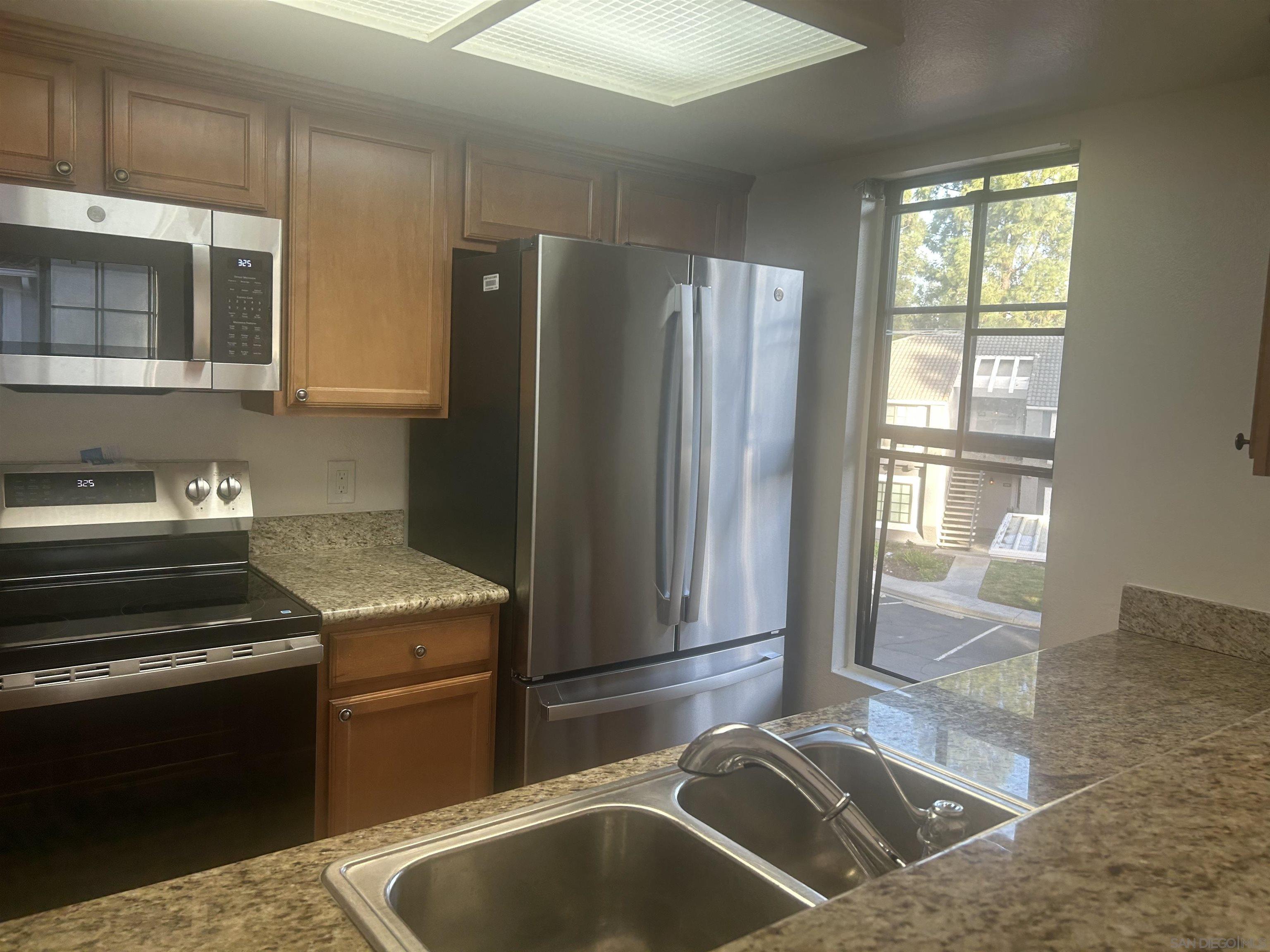 Detail Gallery Image 2 of 14 For 15086  Avenida Venusto  218, San Diego,  CA 92128 - 1 Beds | 1 Baths