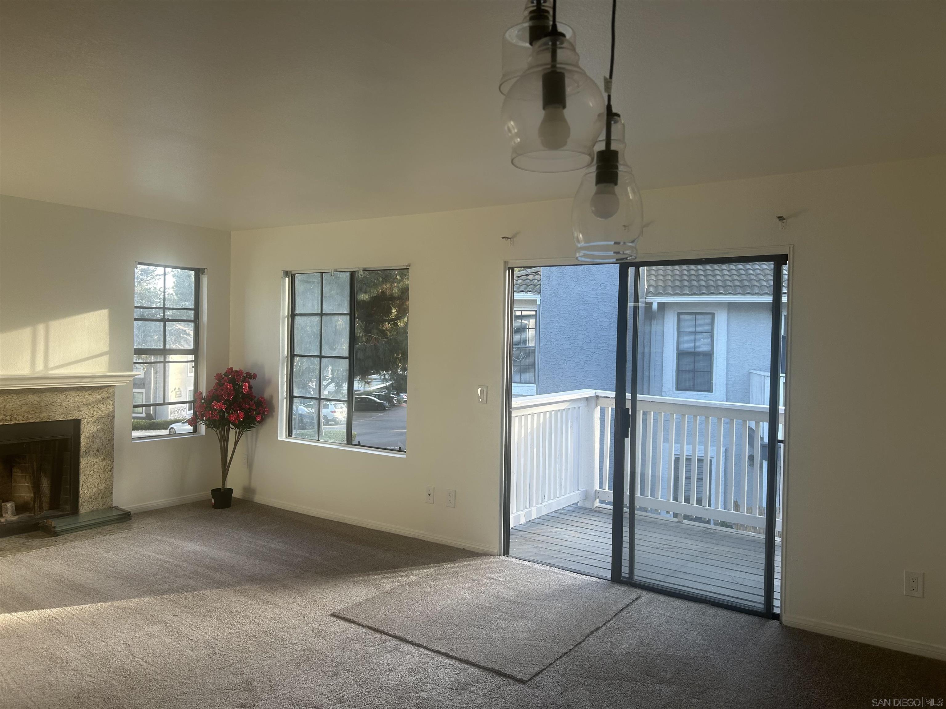 Detail Gallery Image 3 of 14 For 15086  Avenida Venusto  218, San Diego,  CA 92128 - 1 Beds | 1 Baths