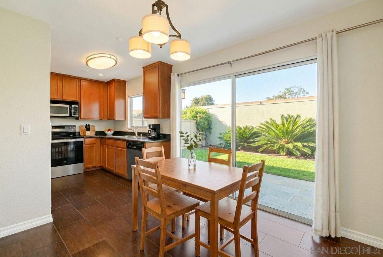 Detail Gallery Image 6 of 25 For 615  Fredricks Ave  #122,  Oceanside,  CA 92058 - 3 Beds | 1/1 Baths