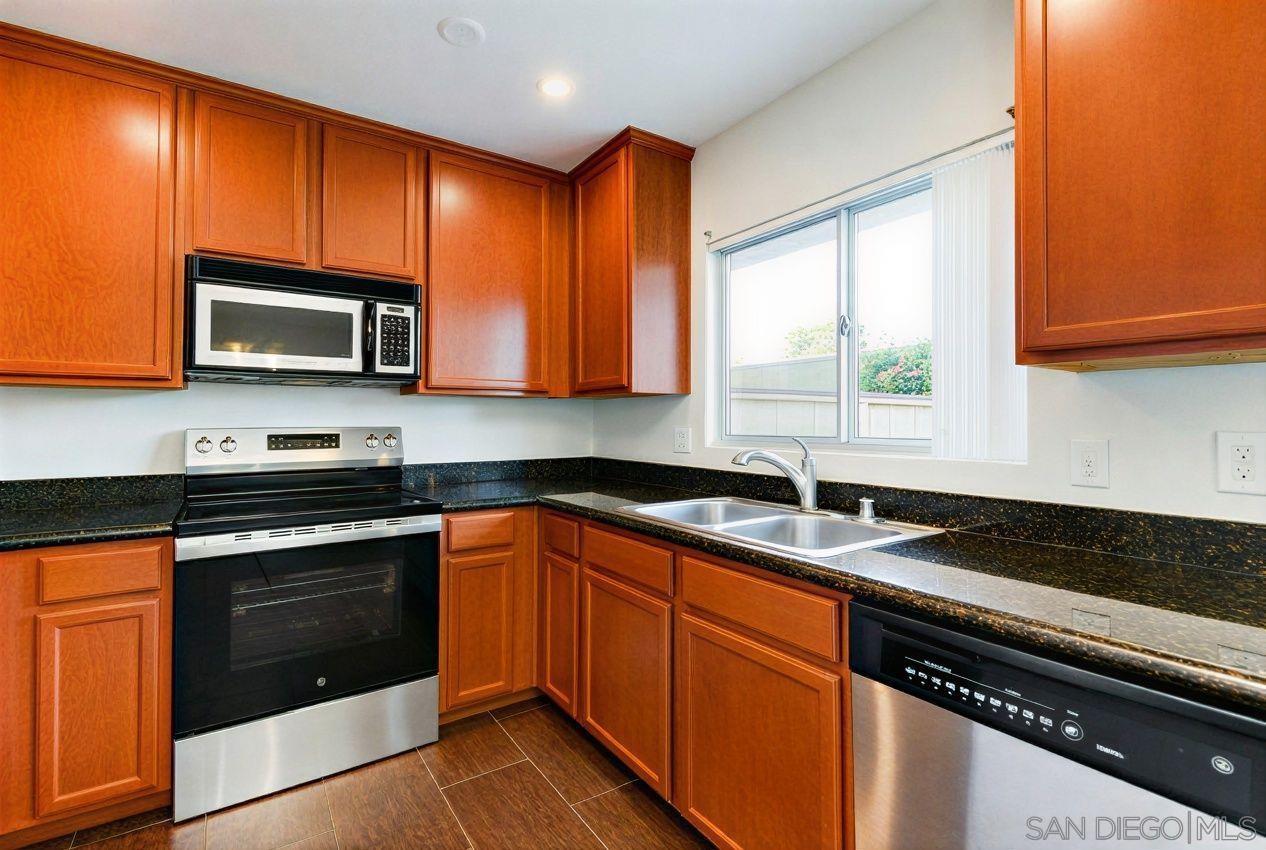 Detail Gallery Image 7 of 25 For 615  Fredricks Ave  #122,  Oceanside,  CA 92058 - 3 Beds | 1/1 Baths