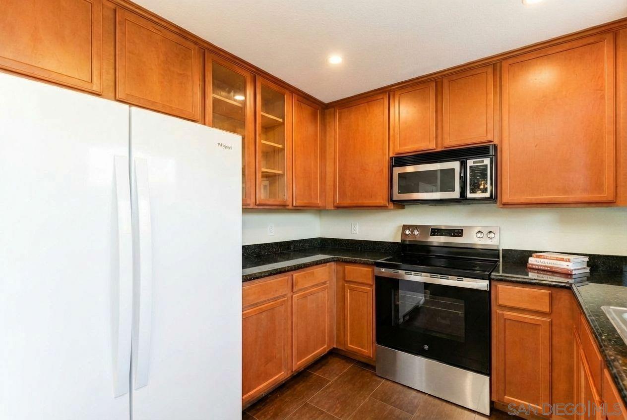 Detail Gallery Image 8 of 25 For 615  Fredricks Ave  #122,  Oceanside,  CA 92058 - 3 Beds | 1/1 Baths