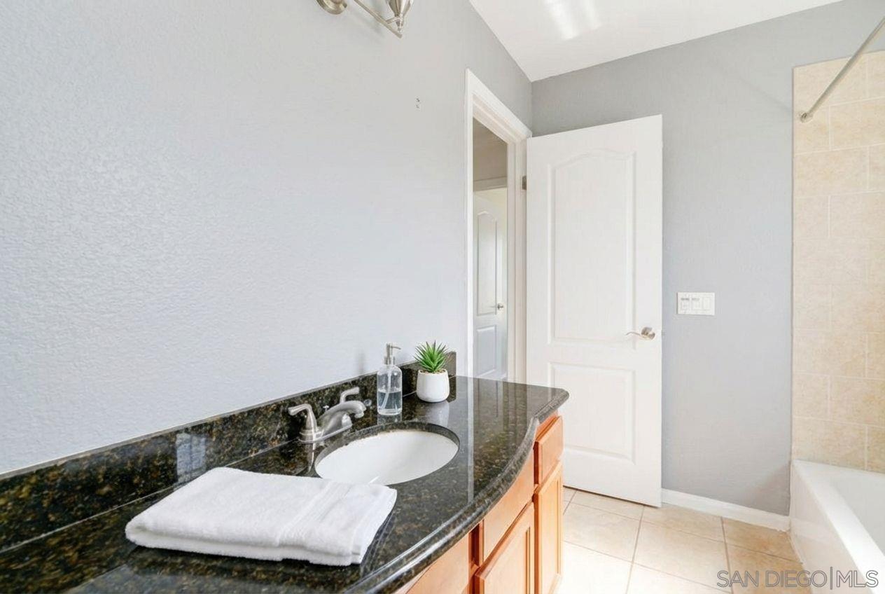 Detail Gallery Image 17 of 25 For 615  Fredricks Ave  #122,  Oceanside,  CA 92058 - 3 Beds | 1/1 Baths