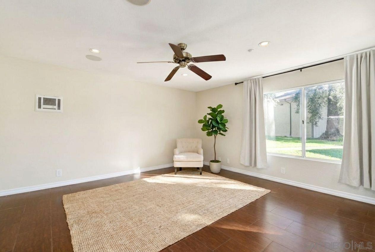 Detail Gallery Image 4 of 25 For 615  Fredricks Ave  #122,  Oceanside,  CA 92058 - 3 Beds | 1/1 Baths