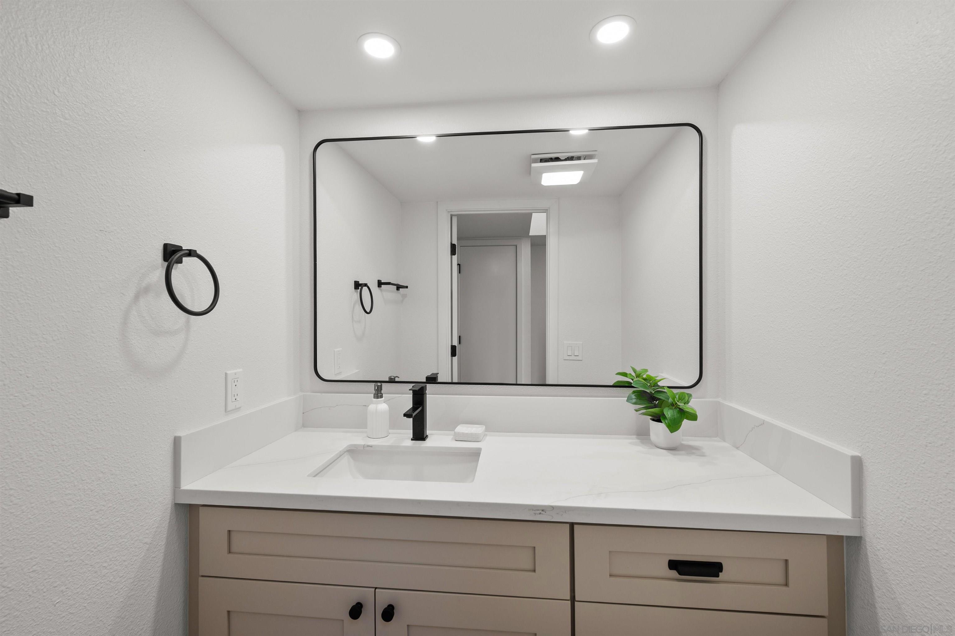 Detail Gallery Image 19 of 52 For 8326  via Sonoma  #66,  La Jolla,  CA 92037 - 2 Beds | 1/1 Baths