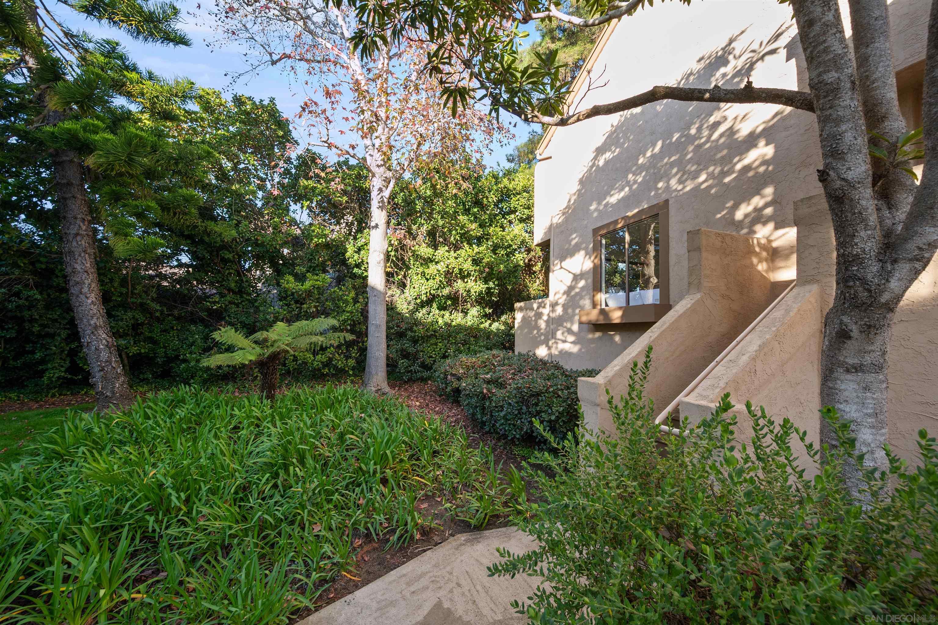 Detail Gallery Image 33 of 52 For 8326  via Sonoma  #66,  La Jolla,  CA 92037 - 2 Beds | 1/1 Baths