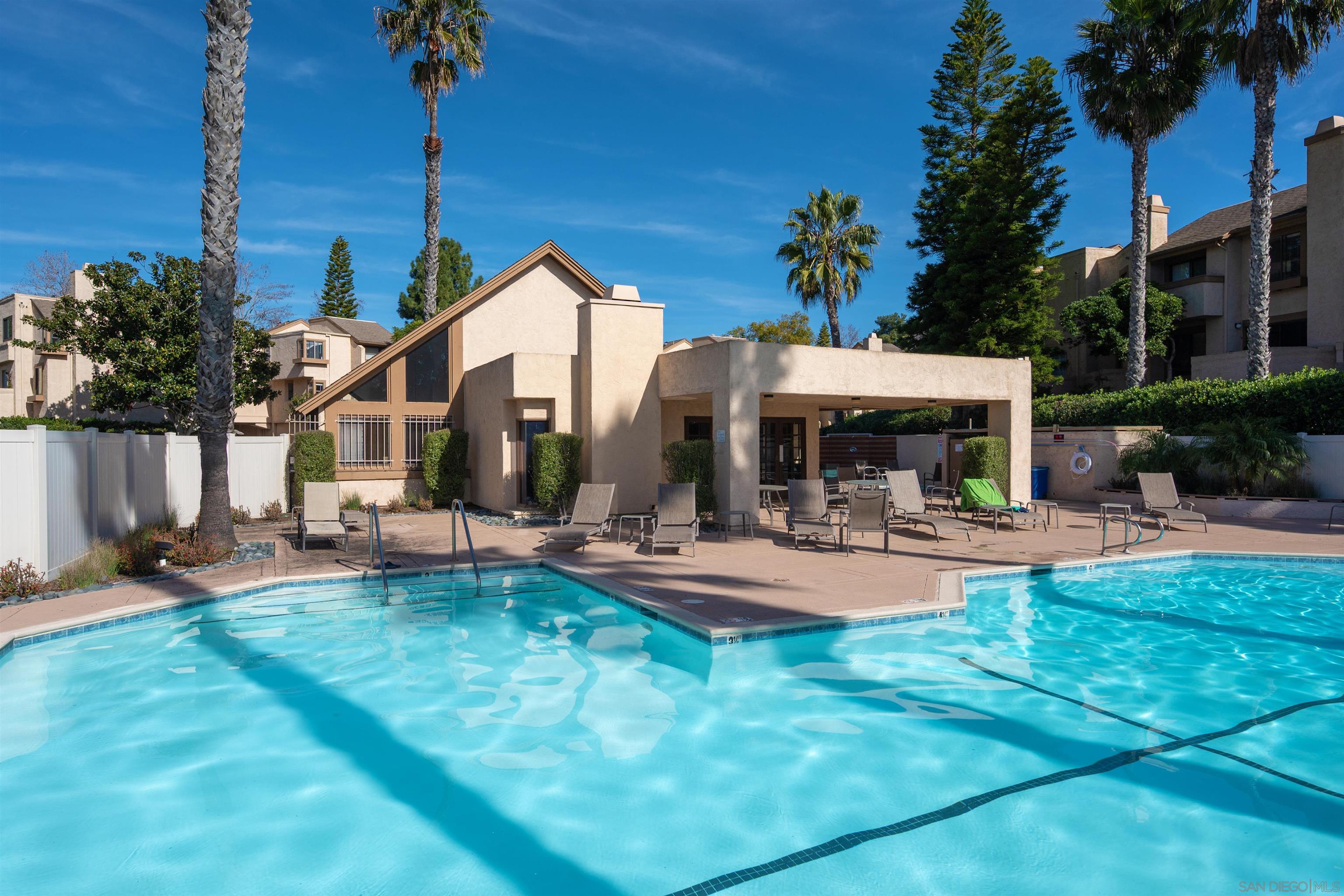 Detail Gallery Image 39 of 52 For 8326  via Sonoma  #66,  La Jolla,  CA 92037 - 2 Beds | 1/1 Baths