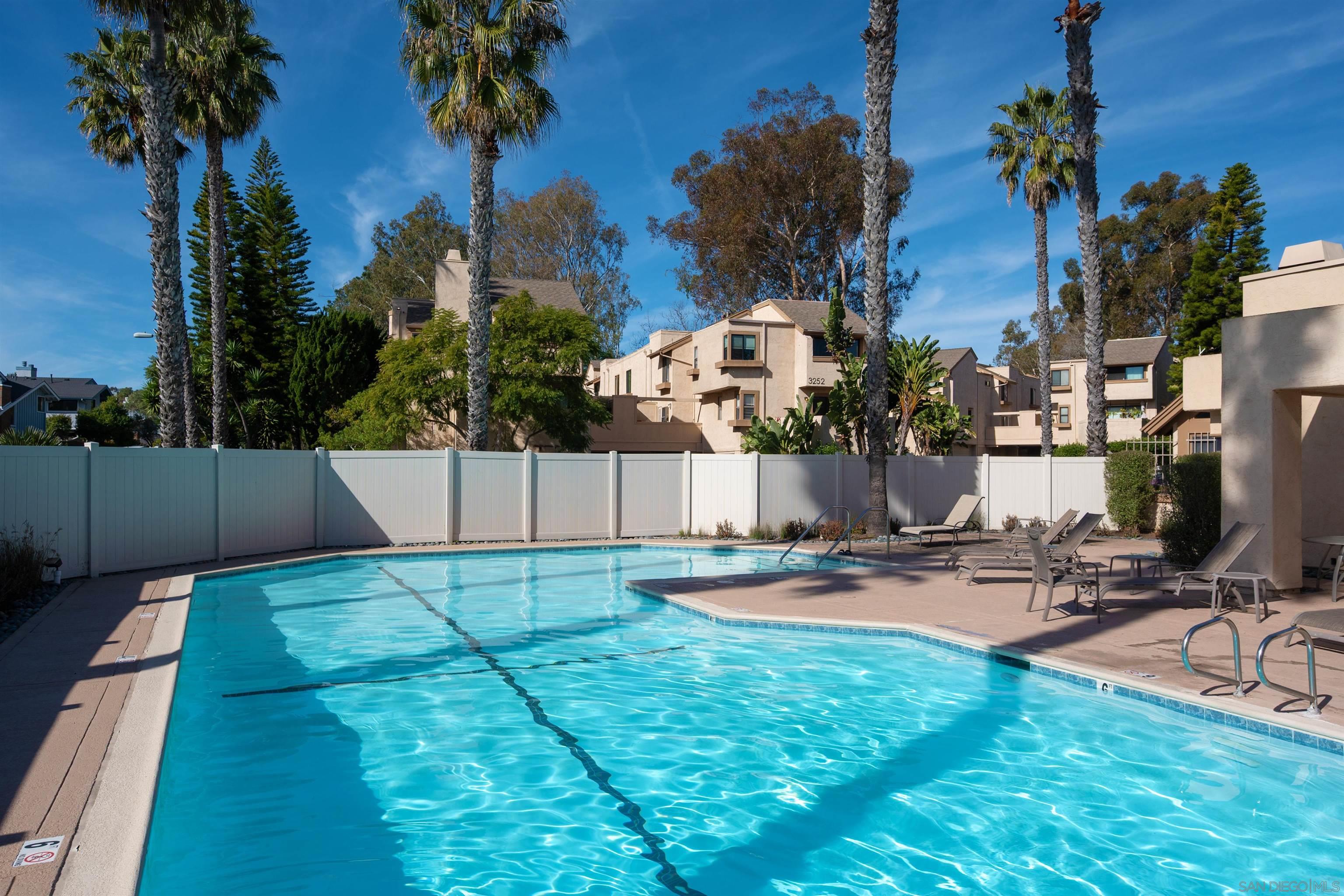 Detail Gallery Image 40 of 52 For 8326  via Sonoma  #66,  La Jolla,  CA 92037 - 2 Beds | 1/1 Baths