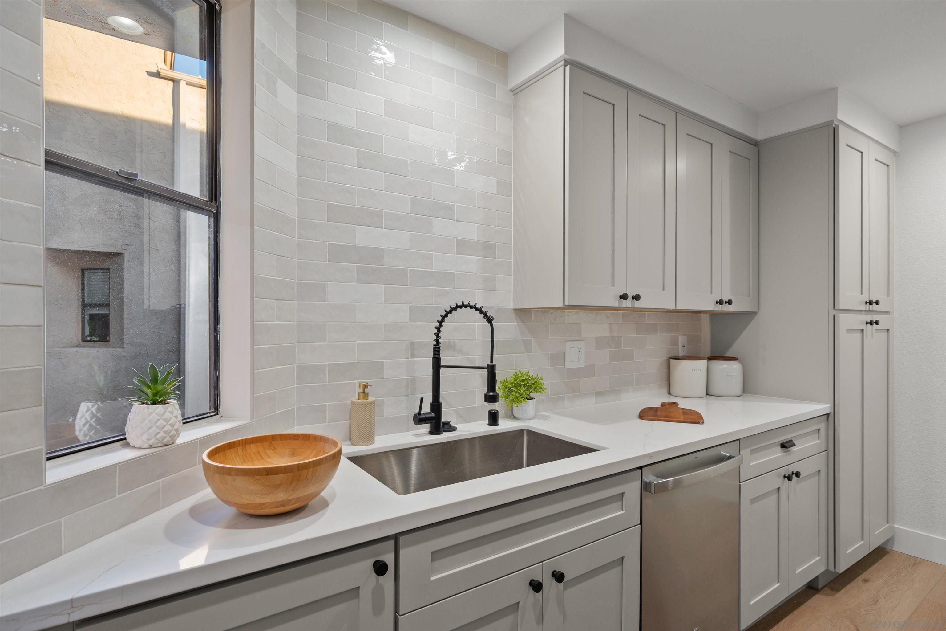 Detail Gallery Image 5 of 52 For 8326  via Sonoma  #66,  La Jolla,  CA 92037 - 2 Beds | 1/1 Baths