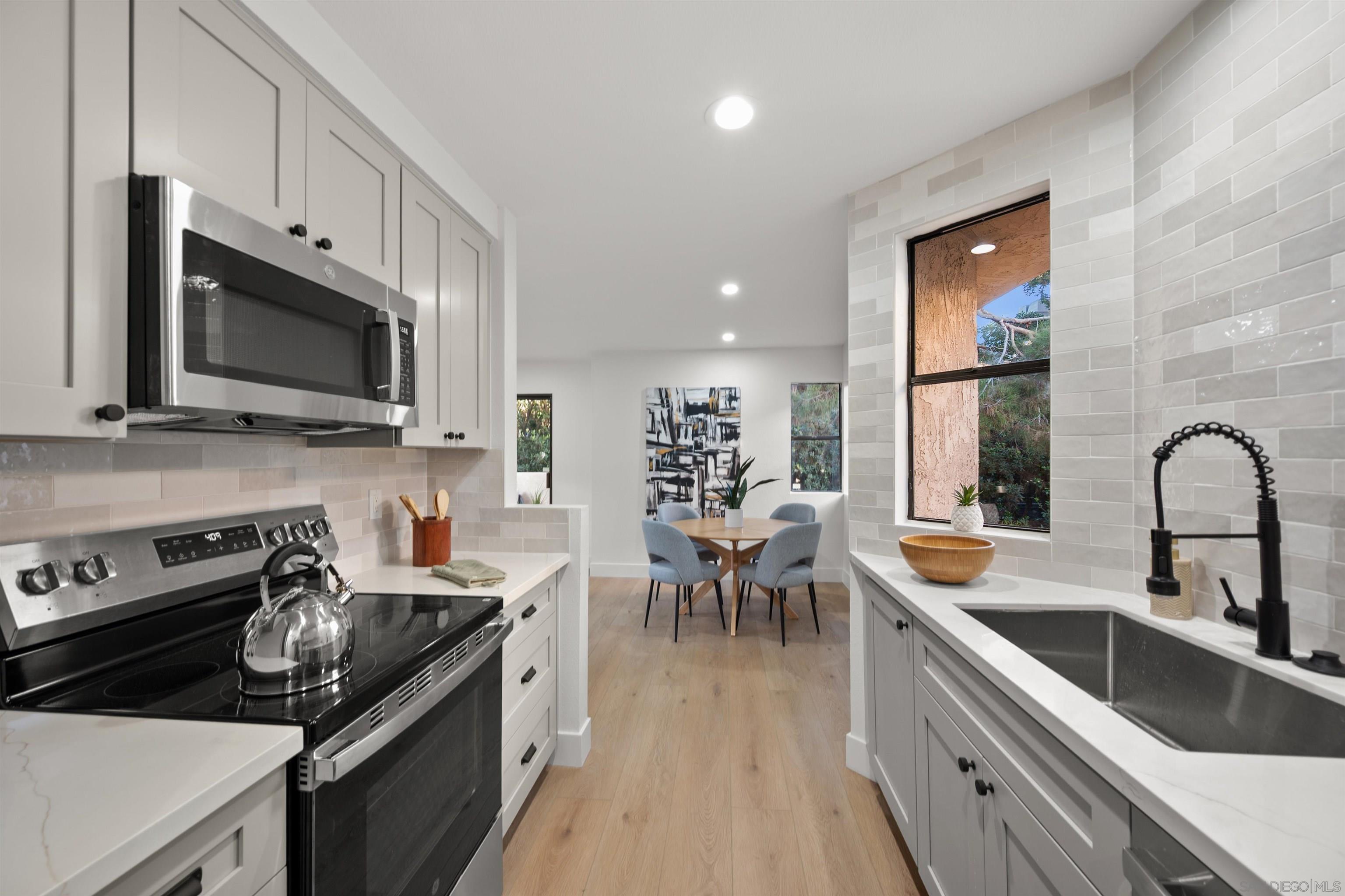 Detail Gallery Image 6 of 52 For 8326  via Sonoma  #66,  La Jolla,  CA 92037 - 2 Beds | 1/1 Baths