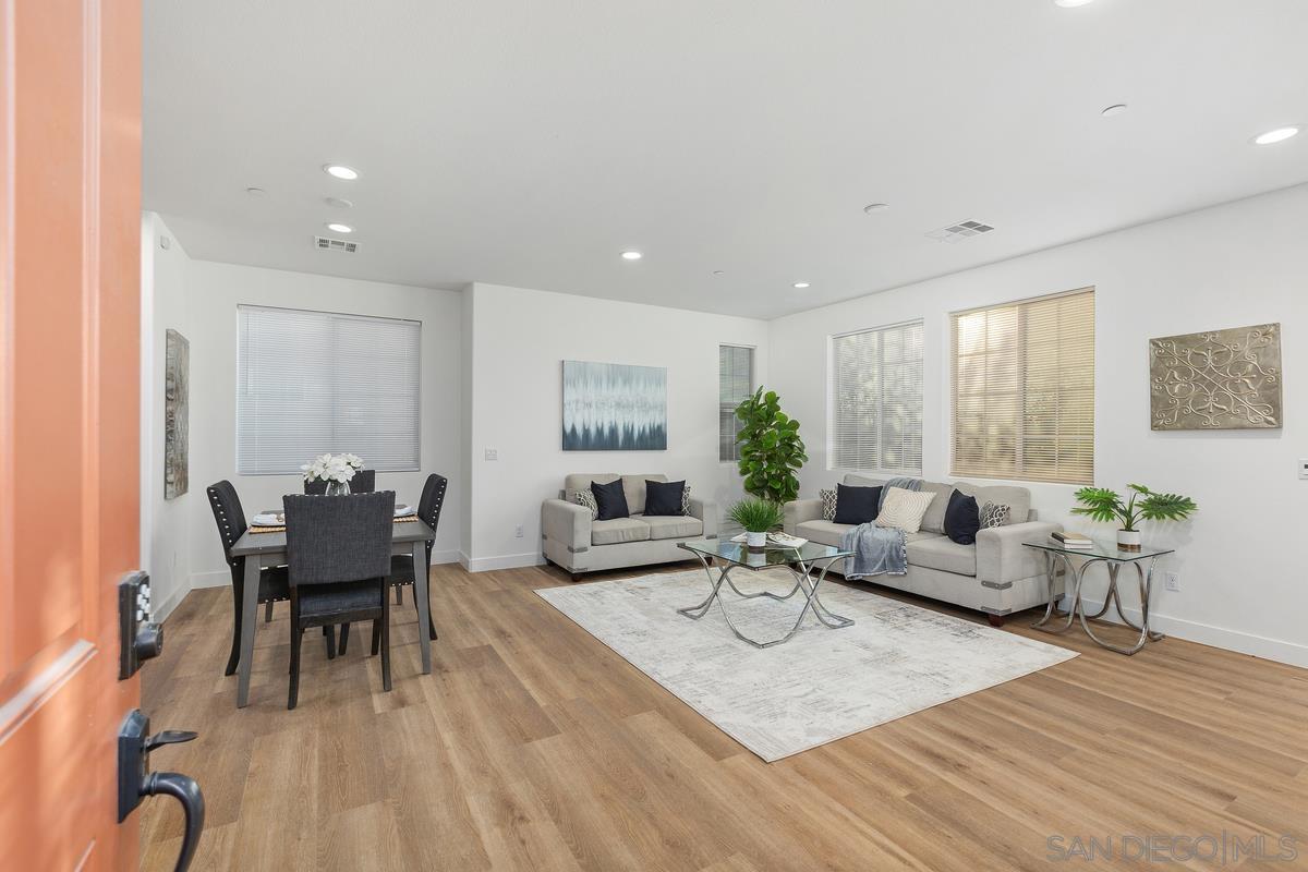 Detail Gallery Image 2 of 24 For 264  Camellia Way, Vista,  CA 92083 - 3 Beds | 2/1 Baths