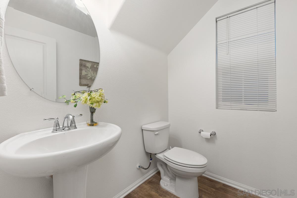 Detail Gallery Image 11 of 24 For 264  Camellia Way, Vista,  CA 92083 - 3 Beds | 2/1 Baths