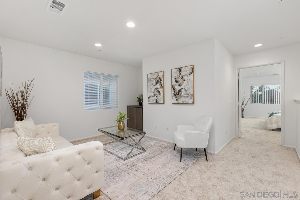 Detail Gallery Image 12 of 24 For 264  Camellia Way, Vista,  CA 92083 - 3 Beds | 2/1 Baths