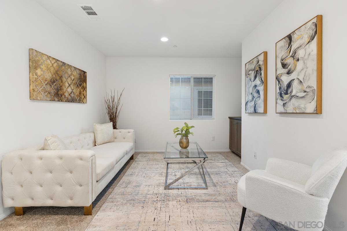 Detail Gallery Image 13 of 24 For 264  Camellia Way, Vista,  CA 92083 - 3 Beds | 2/1 Baths