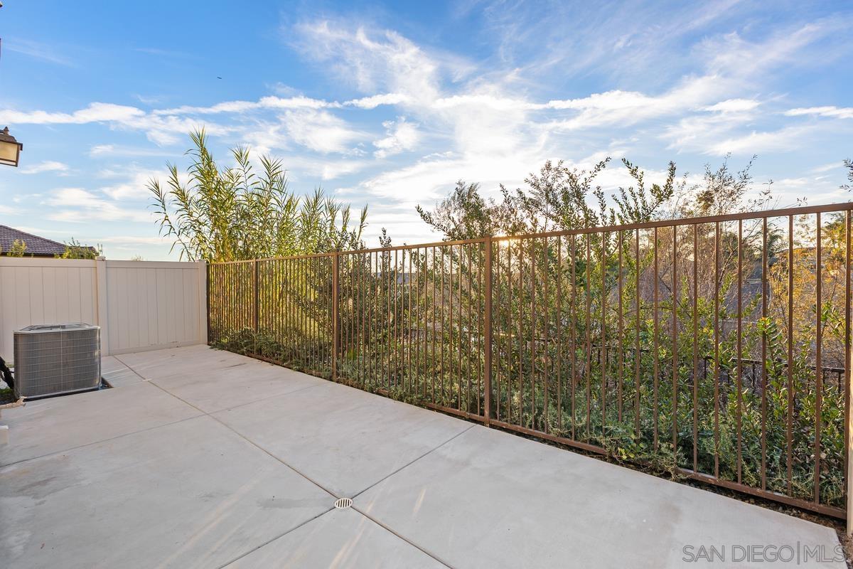 Detail Gallery Image 23 of 24 For 264  Camellia Way, Vista,  CA 92083 - 3 Beds | 2/1 Baths