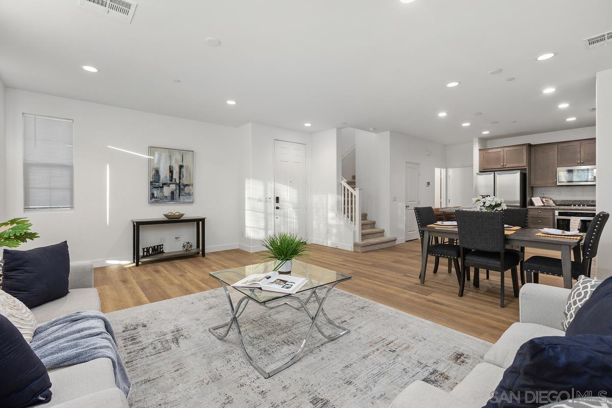 Detail Gallery Image 5 of 24 For 264  Camellia Way, Vista,  CA 92083 - 3 Beds | 2/1 Baths