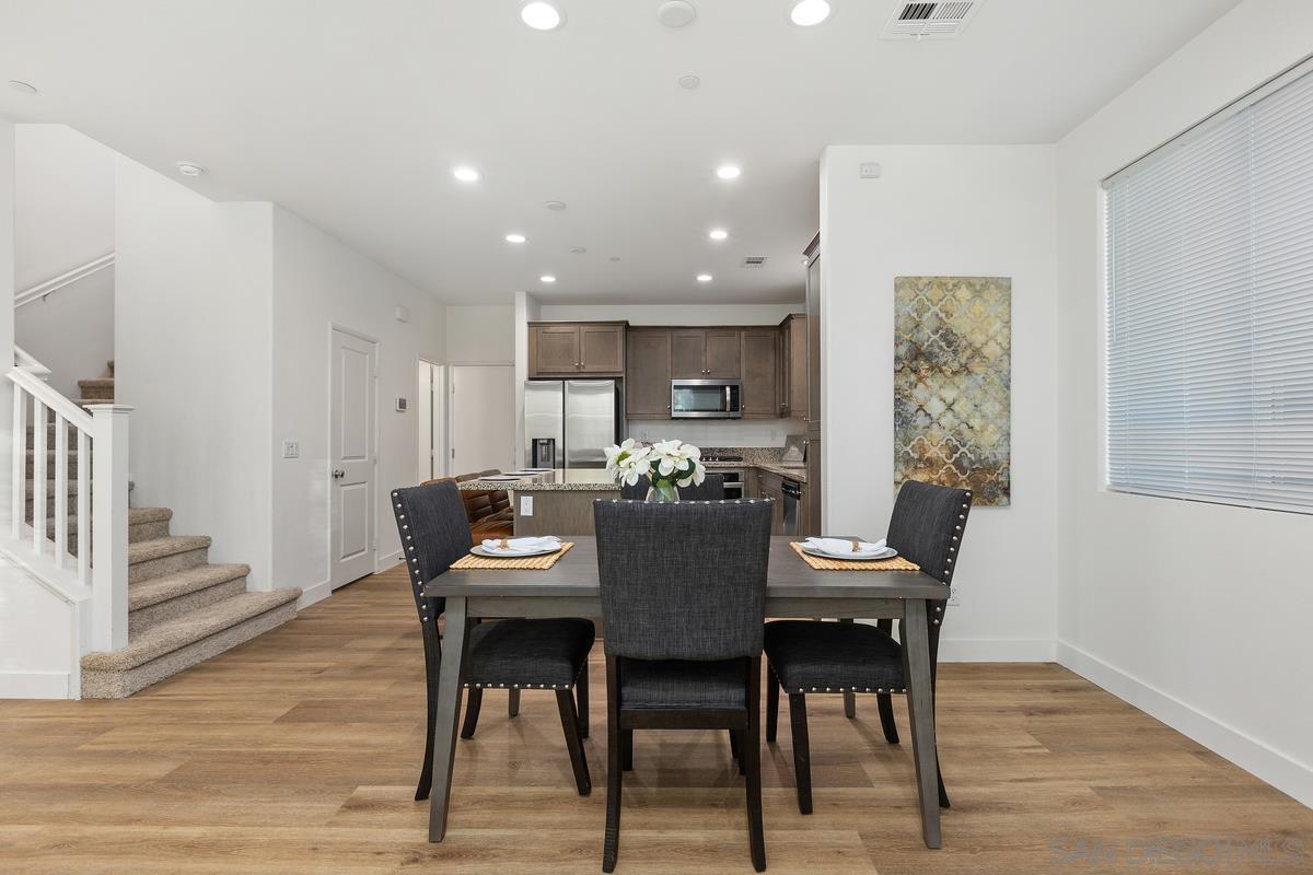 Detail Gallery Image 7 of 24 For 264  Camellia Way, Vista,  CA 92083 - 3 Beds | 2/1 Baths