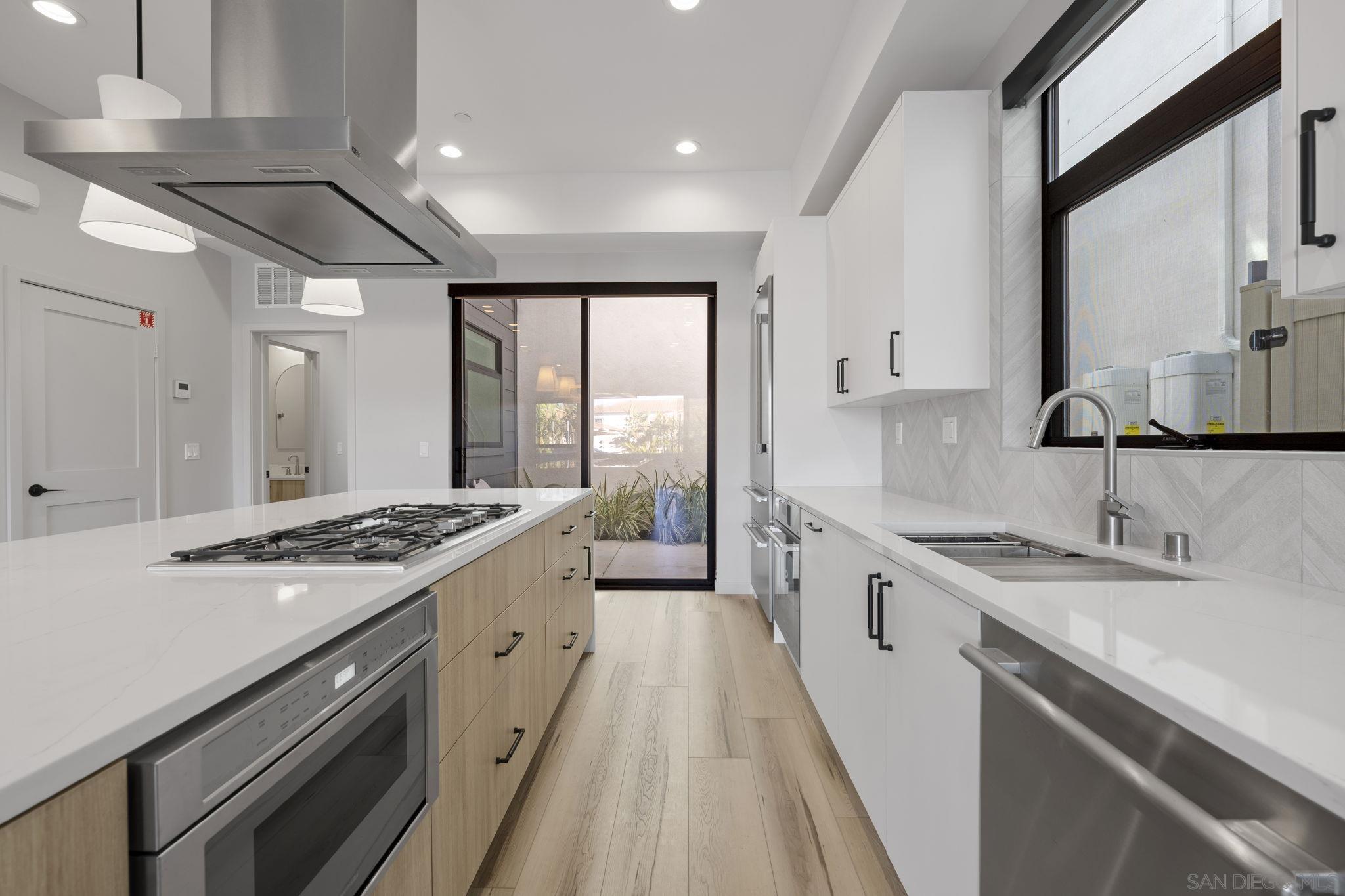 Detail Gallery Image 12 of 37 For 107  Daisy, Imperial Beach,  CA 91932 - 3 Beds | 3/1 Baths