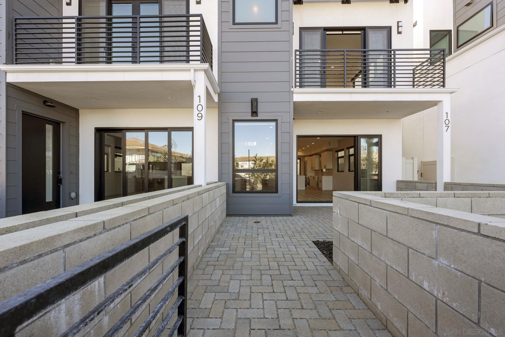 Detail Gallery Image 4 of 37 For 107  Daisy, Imperial Beach,  CA 91932 - 3 Beds | 3/1 Baths