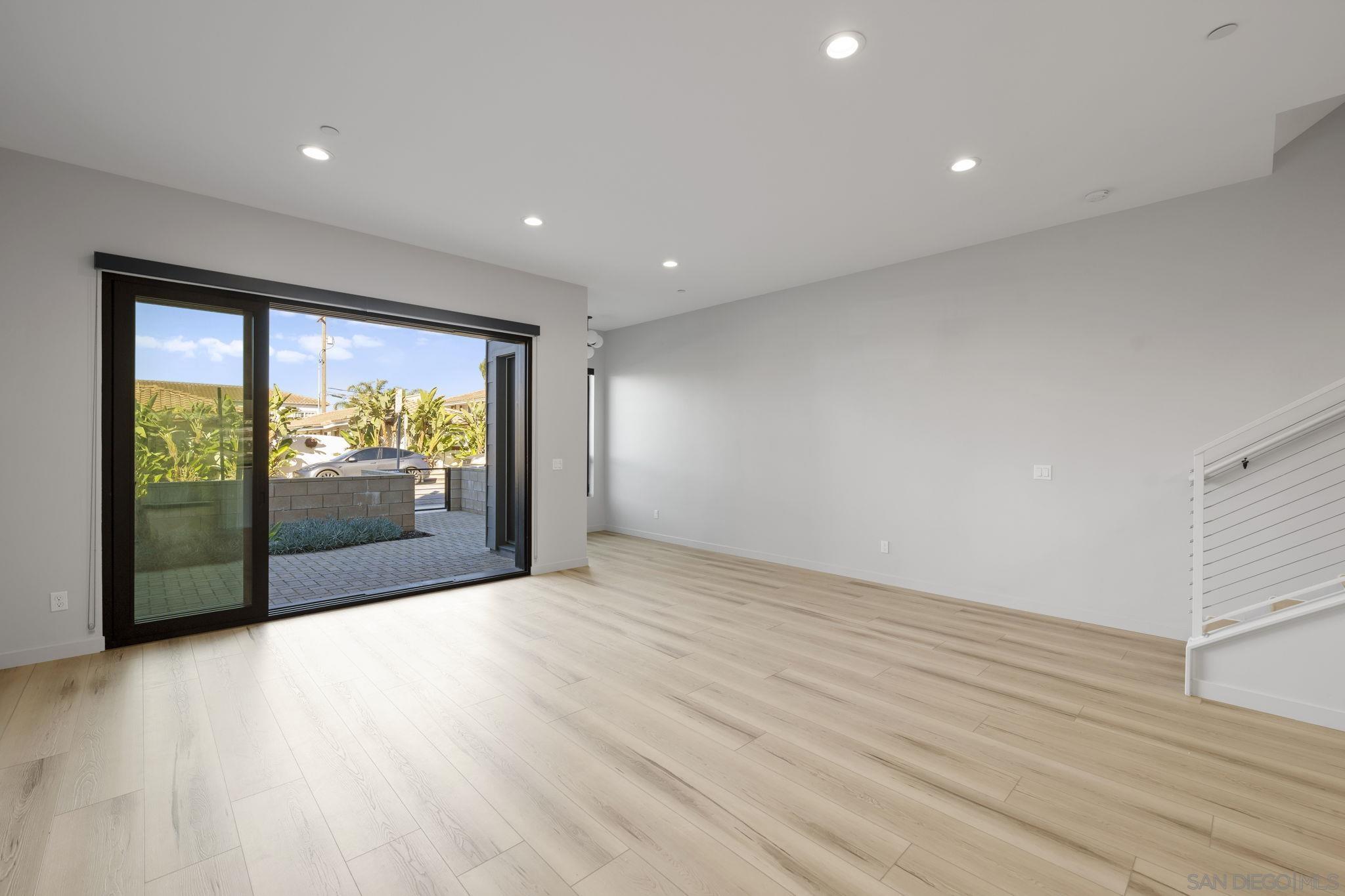 Detail Gallery Image 9 of 37 For 107  Daisy, Imperial Beach,  CA 91932 - 3 Beds | 3/1 Baths