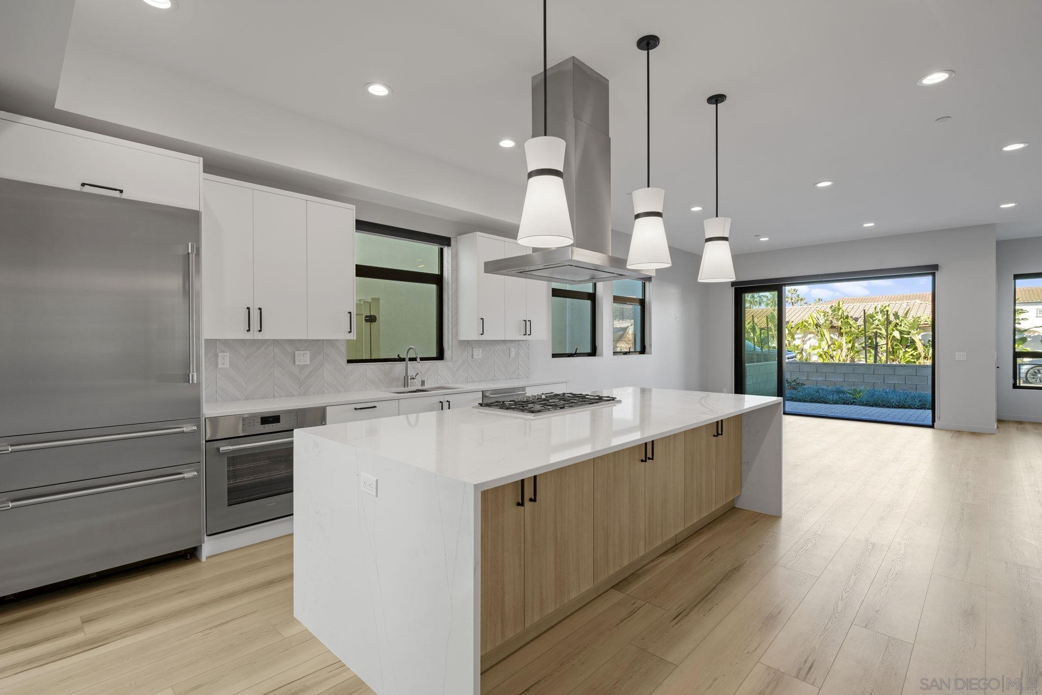 Detail Gallery Image 10 of 37 For 107  Daisy, Imperial Beach,  CA 91932 - 3 Beds | 3/1 Baths