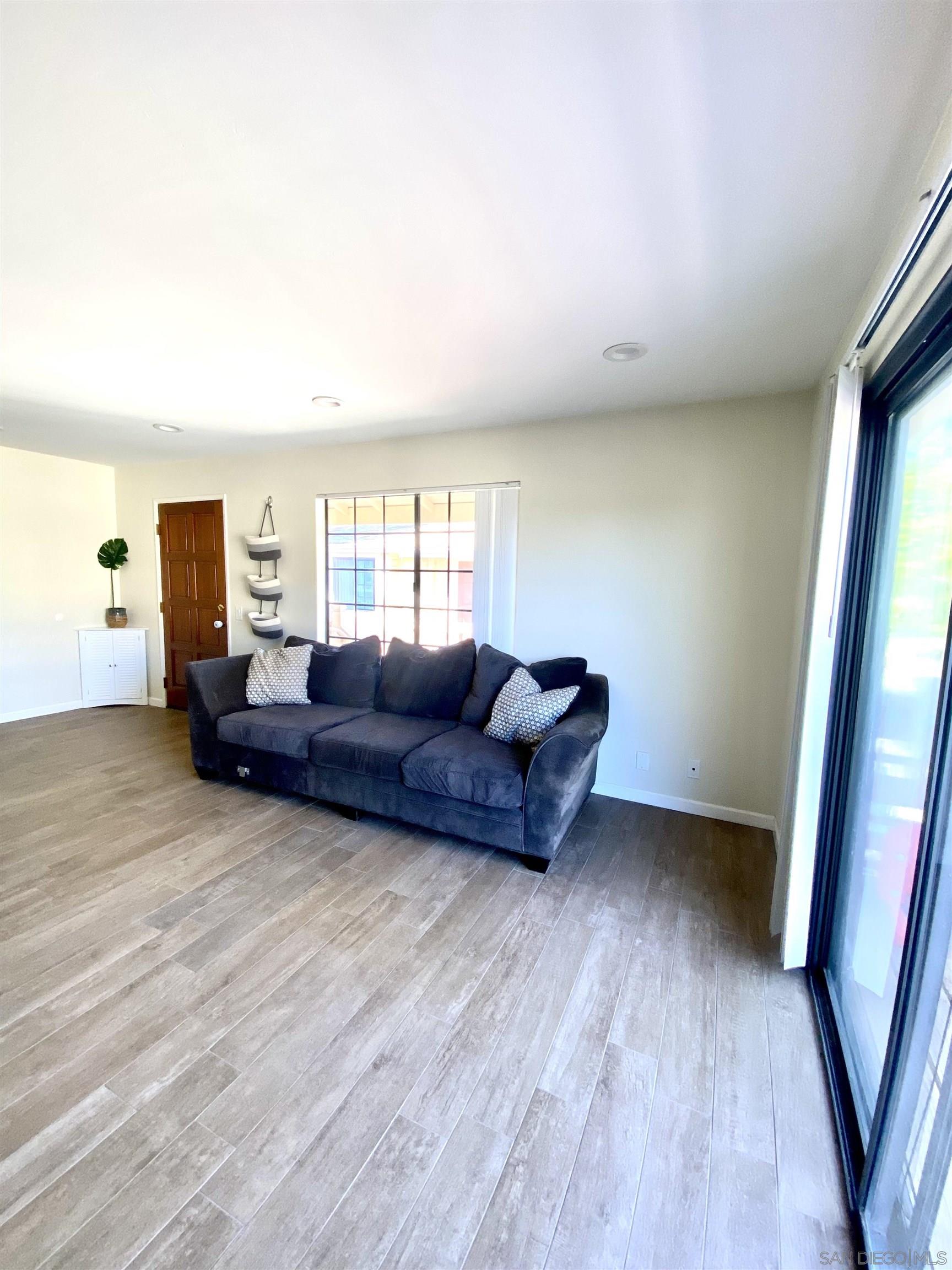 Detail Gallery Image 3 of 29 For 8834  Tamberly Ln  D, Santee,  CA 92071 - 2 Beds | 2 Baths