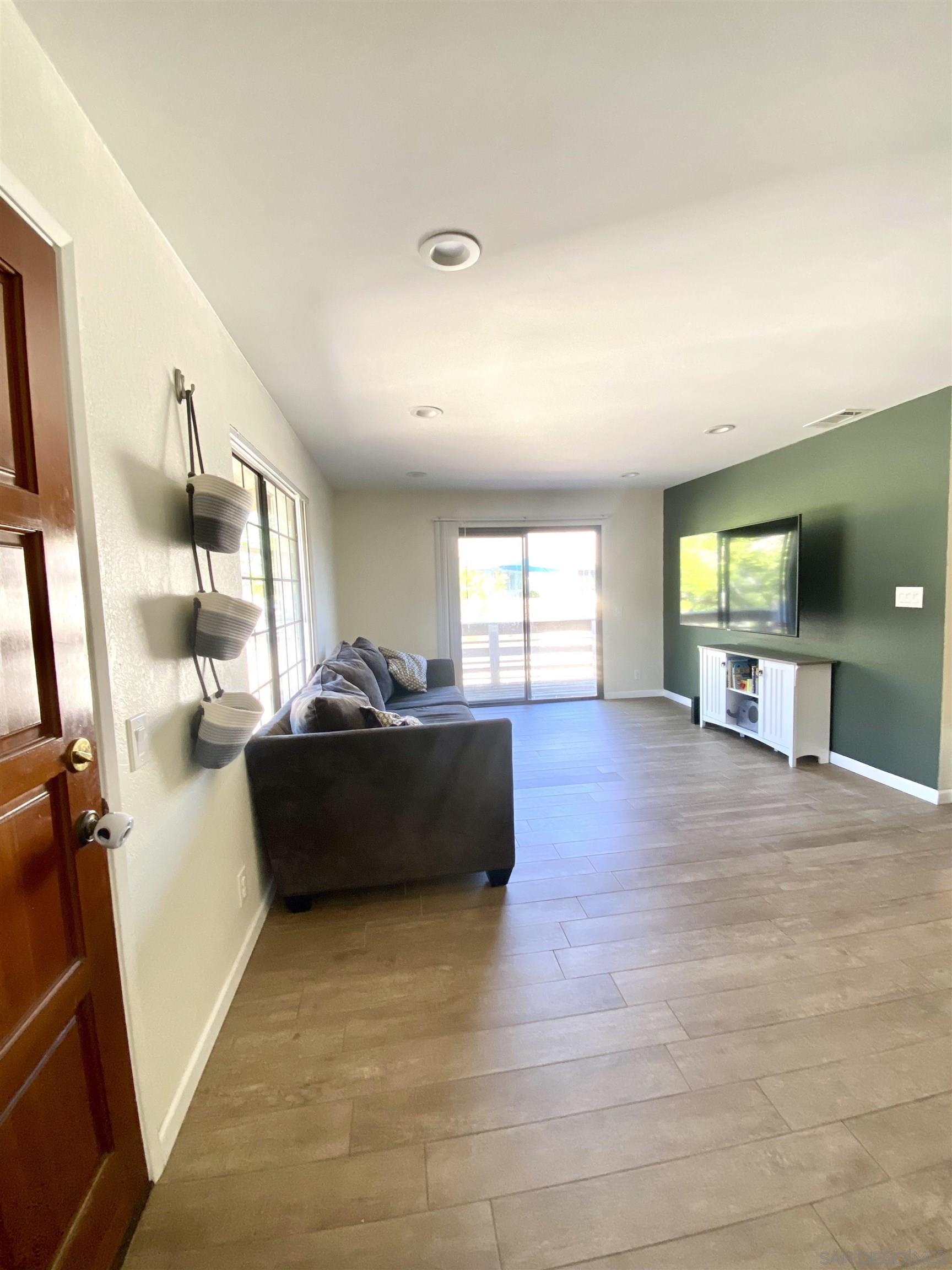 Detail Gallery Image 4 of 29 For 8834  Tamberly Ln  D, Santee,  CA 92071 - 2 Beds | 2 Baths