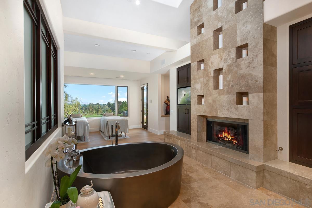 Detail Gallery Image 12 of 23 For 18383  Colina Fuerte, Rancho Santa Fe,  CA 92067 - 6 Beds | 6/2 Baths