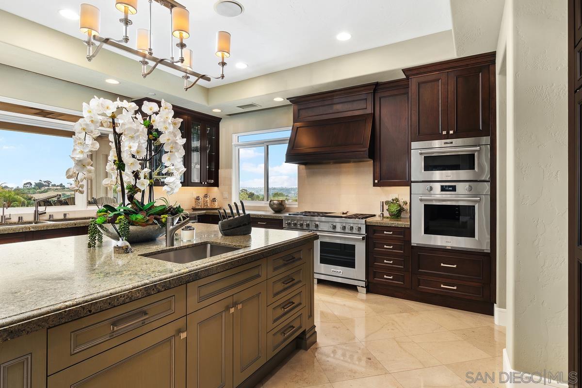 Detail Gallery Image 9 of 23 For 18383  Colina Fuerte, Rancho Santa Fe,  CA 92067 - 6 Beds | 6/2 Baths