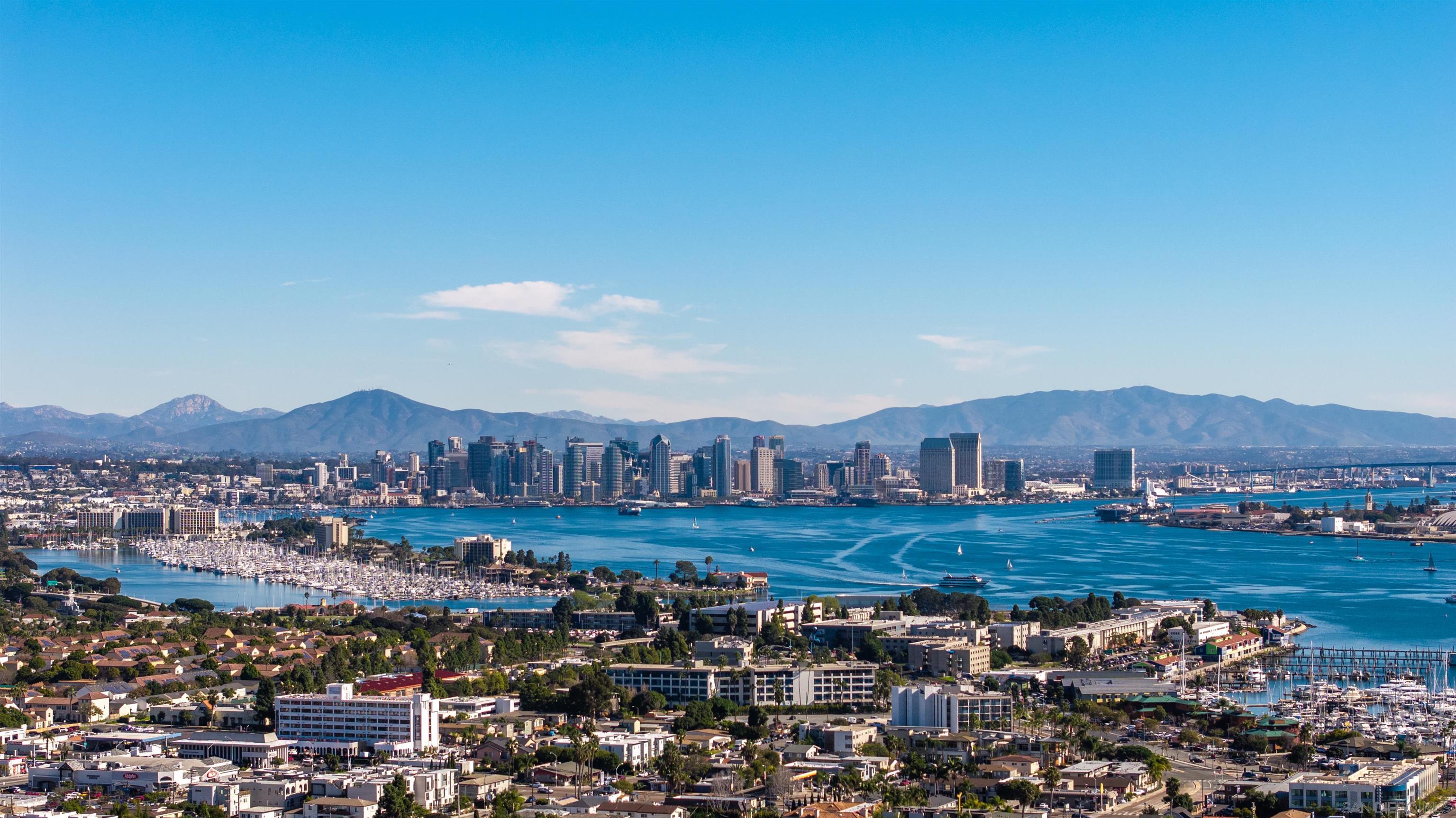 Detail Gallery Image 2 of 47 For 1455  Clove Street, San Diego,  CA 92106 - 4 Beds | 4/1 Baths