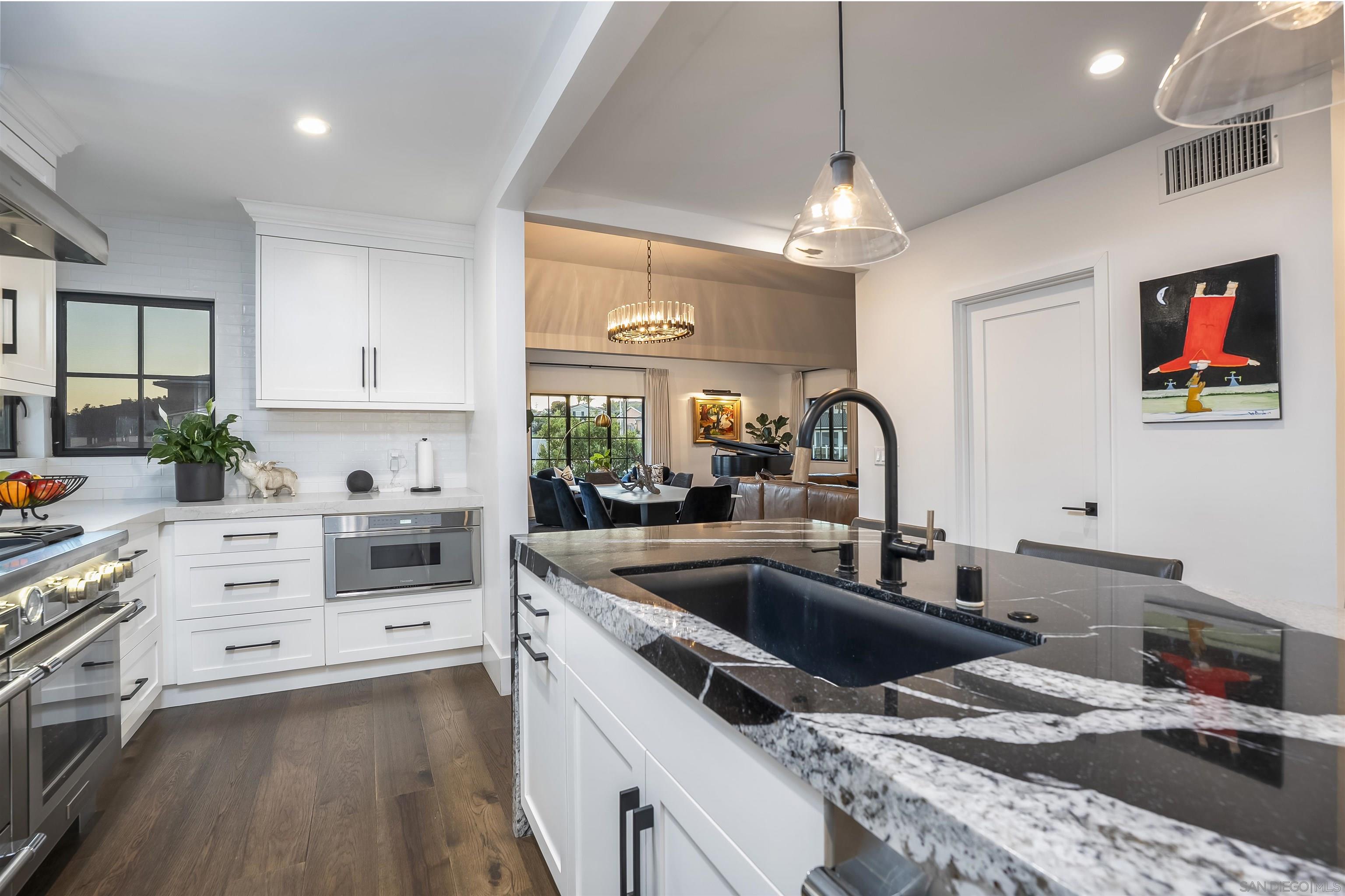 Detail Gallery Image 13 of 47 For 1455  Clove Street, San Diego,  CA 92106 - 4 Beds | 4/1 Baths