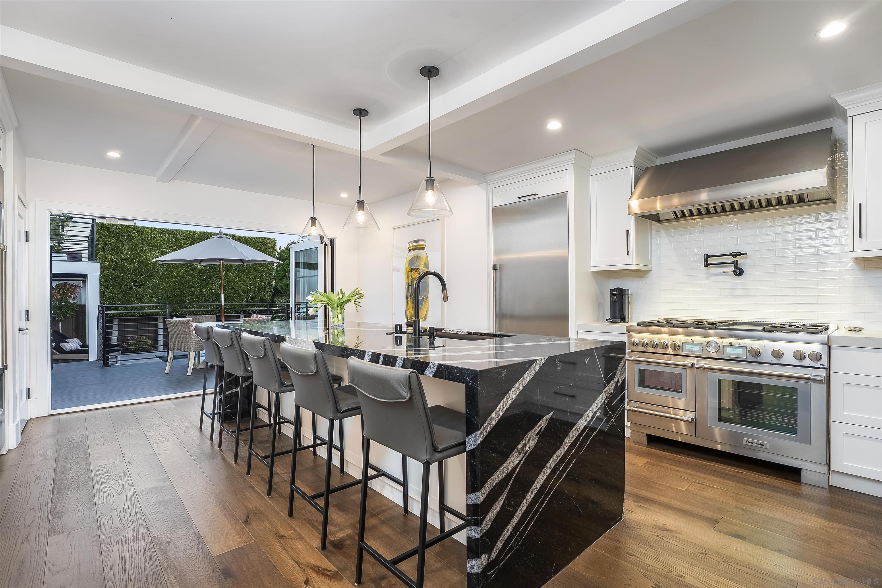 Detail Gallery Image 14 of 47 For 1455  Clove Street, San Diego,  CA 92106 - 4 Beds | 4/1 Baths