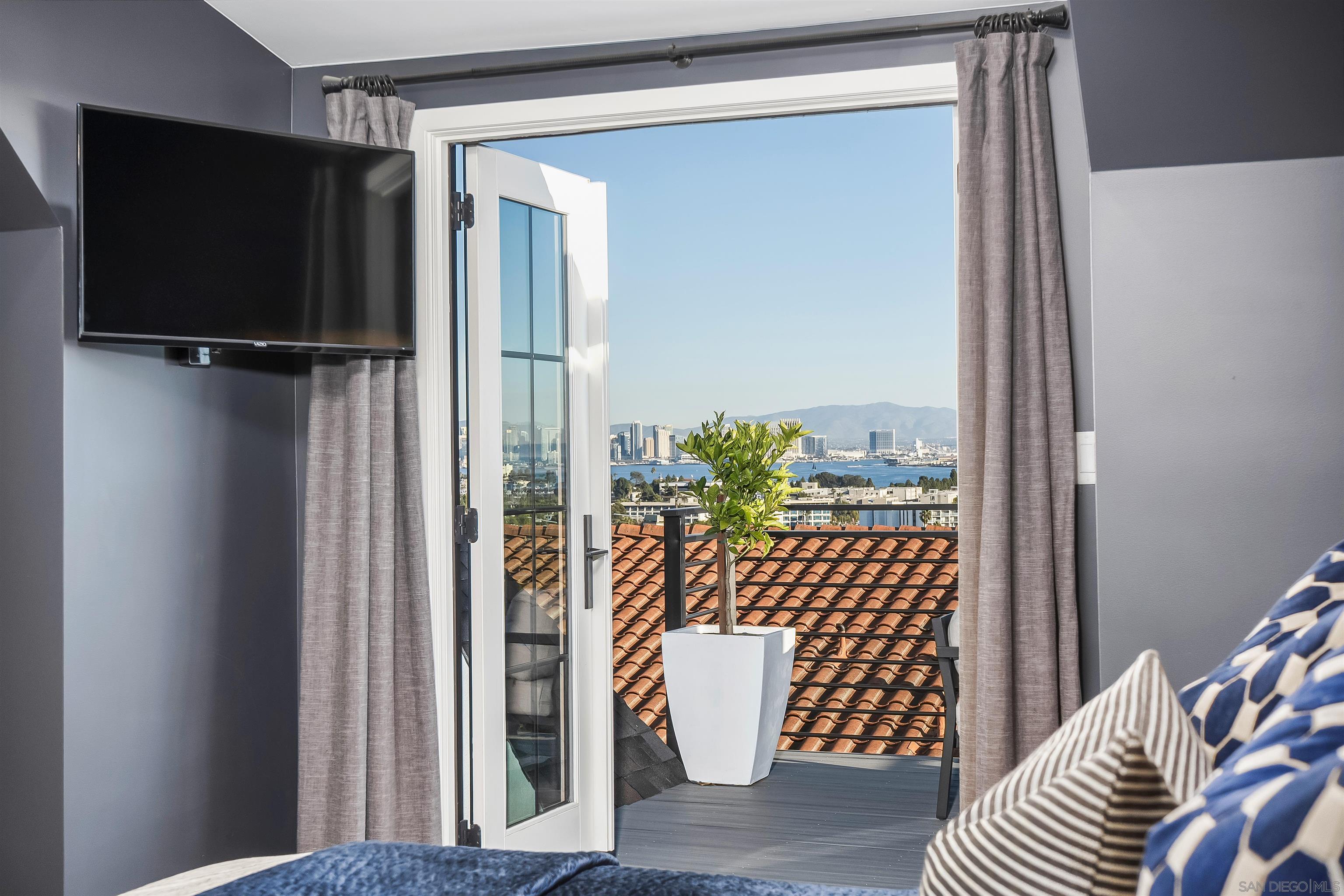 Detail Gallery Image 20 of 47 For 1455  Clove Street, San Diego,  CA 92106 - 4 Beds | 4/1 Baths