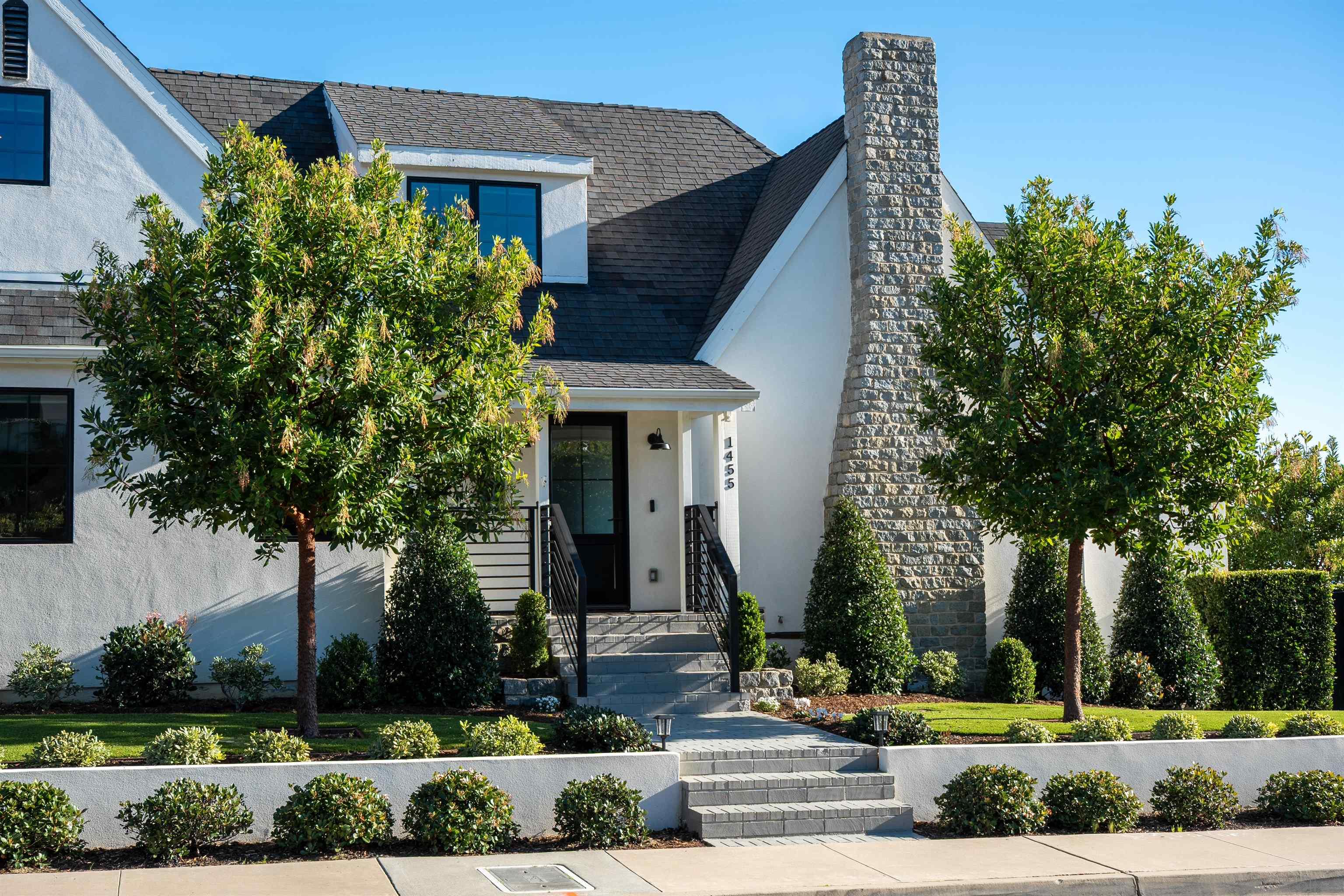 Detail Gallery Image 3 of 47 For 1455  Clove Street, San Diego,  CA 92106 - 4 Beds | 4/1 Baths