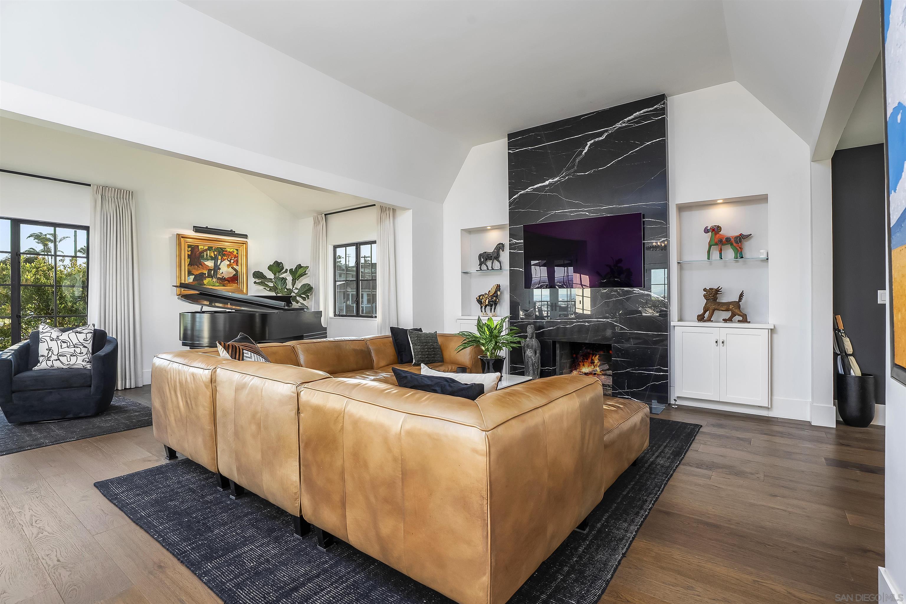 Detail Gallery Image 4 of 47 For 1455  Clove Street, San Diego,  CA 92106 - 4 Beds | 4/1 Baths