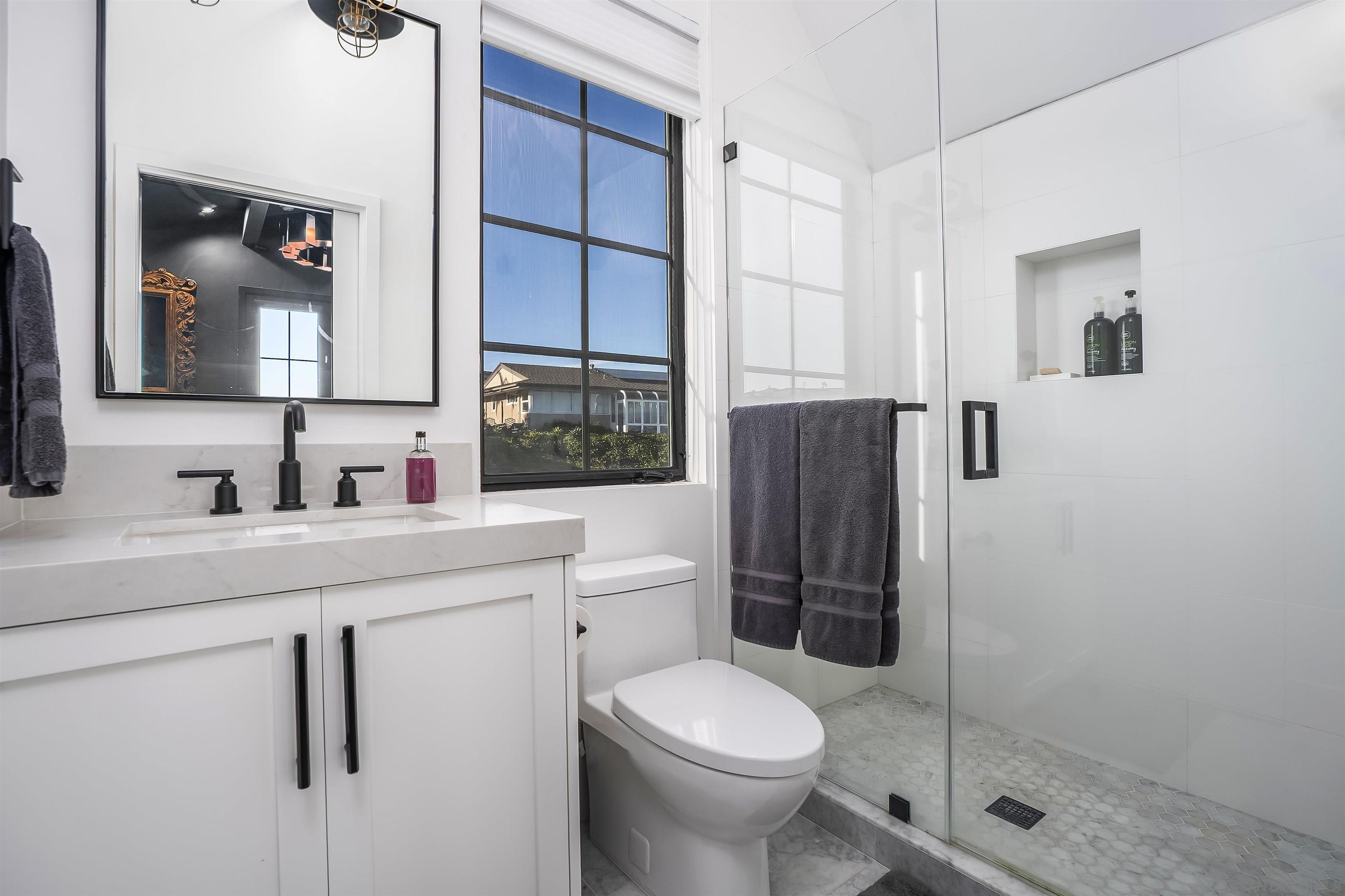 Detail Gallery Image 31 of 47 For 1455  Clove Street, San Diego,  CA 92106 - 4 Beds | 4/1 Baths