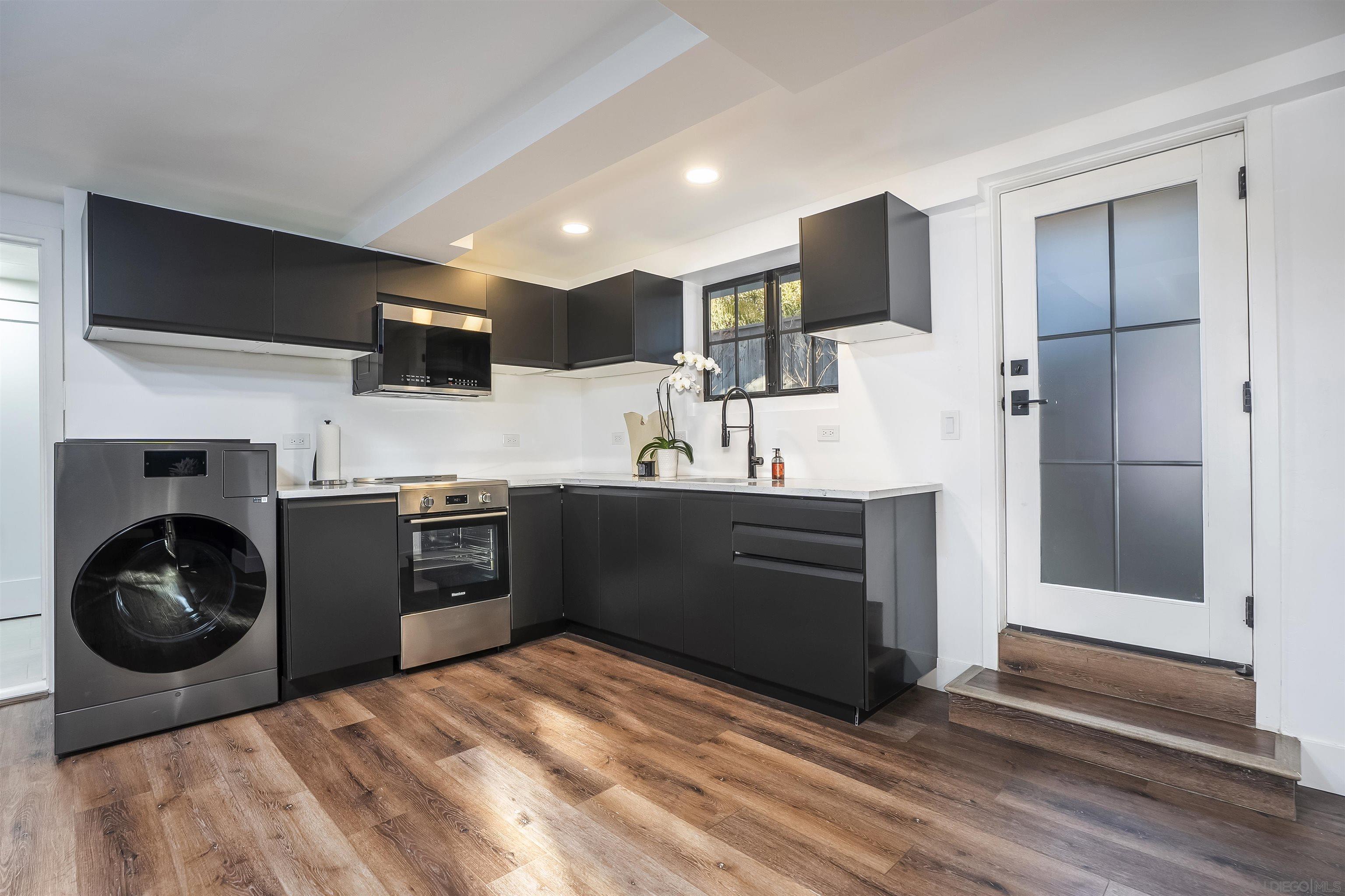 Detail Gallery Image 42 of 47 For 1455  Clove Street, San Diego,  CA 92106 - 4 Beds | 4/1 Baths